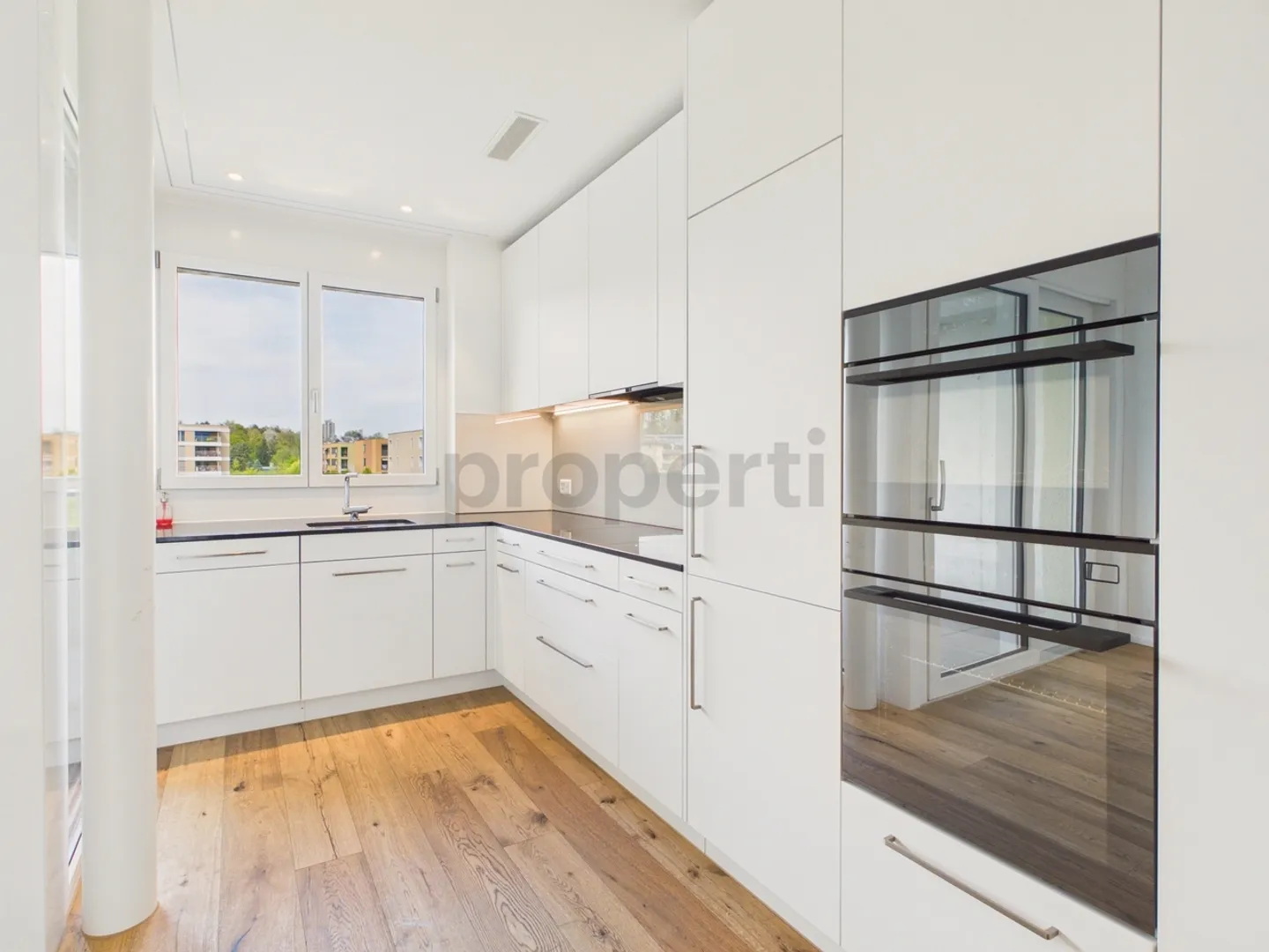 Appartamento moderno con terrazza - Foto 4 di 13