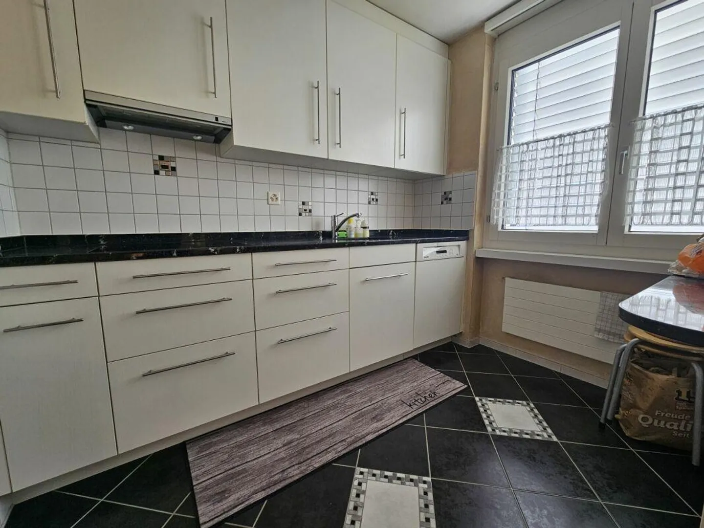 Appartamento 4.5 stanze con vista lontana - Foto 3 di 8