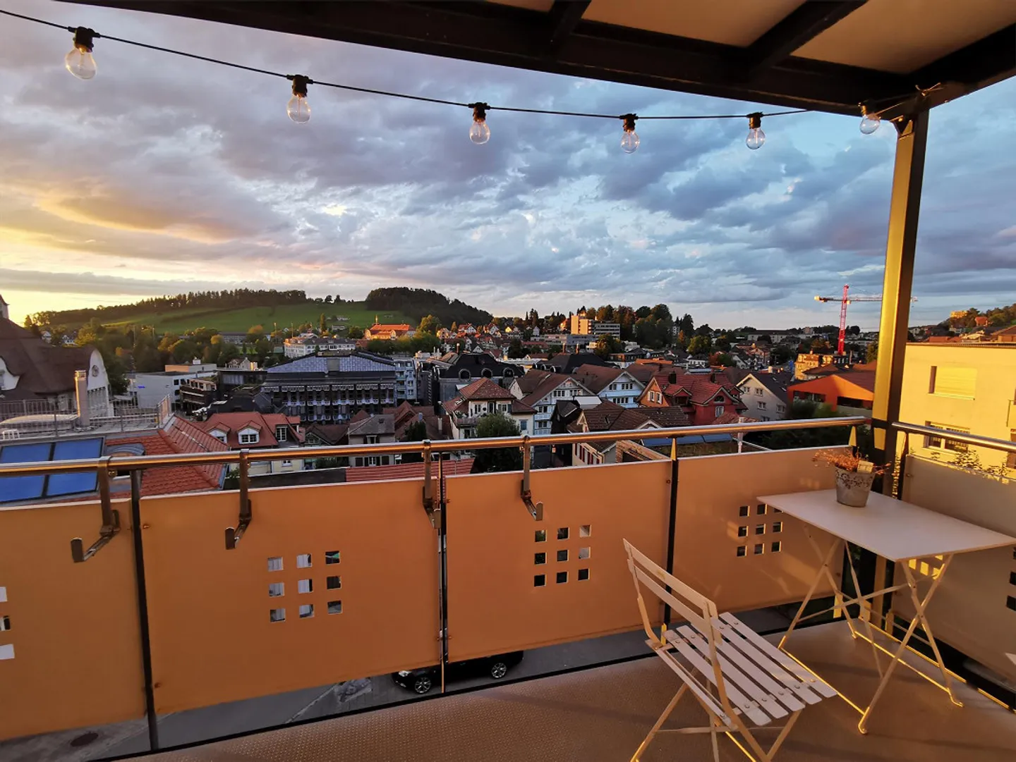 Bel appartement dans un emplacement central avec une grande terrasse - Photo 2 sur 10