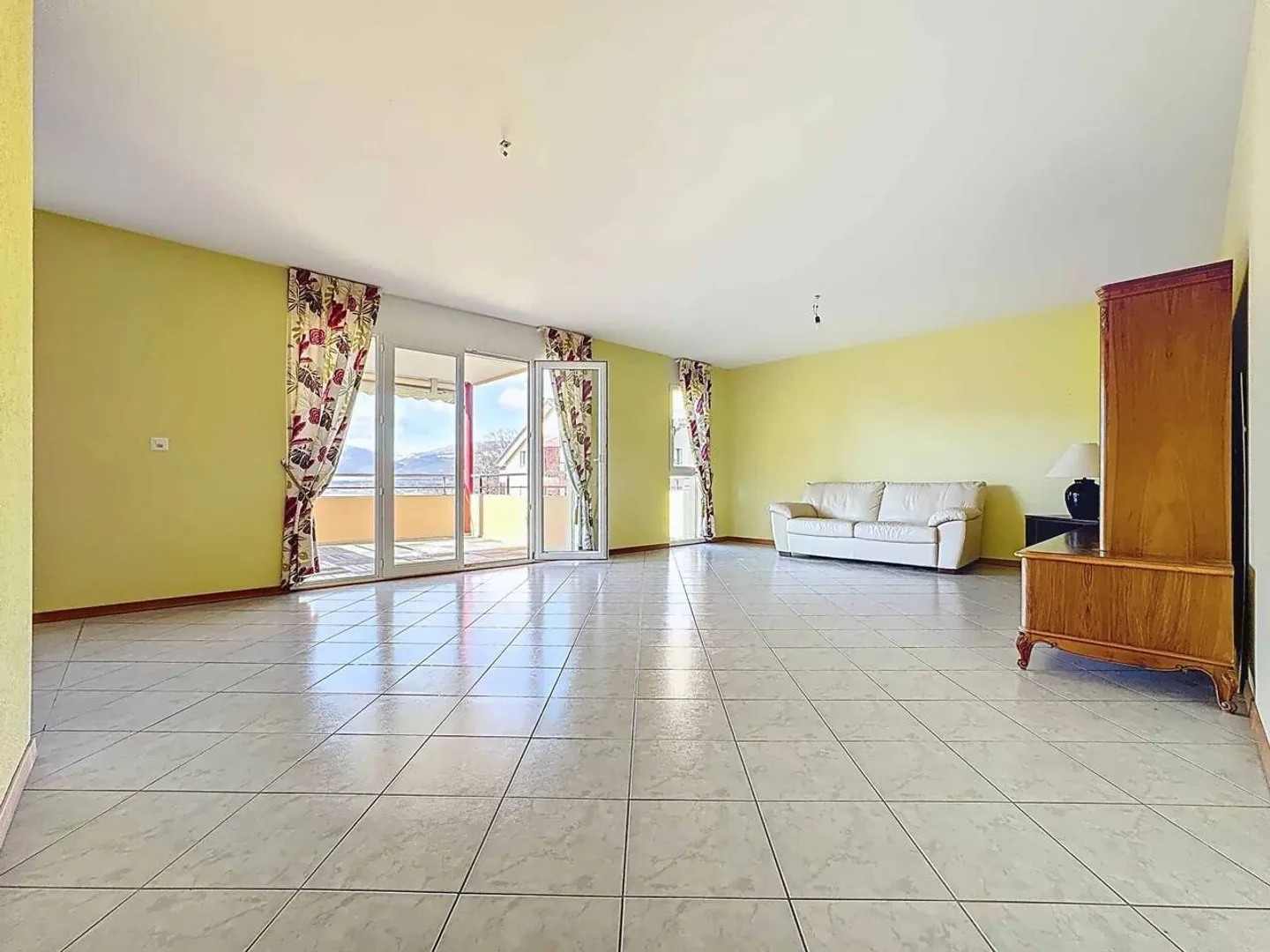 Appartement spacieux de 3,5 pièces avec balcon - Photo 2 sur 13