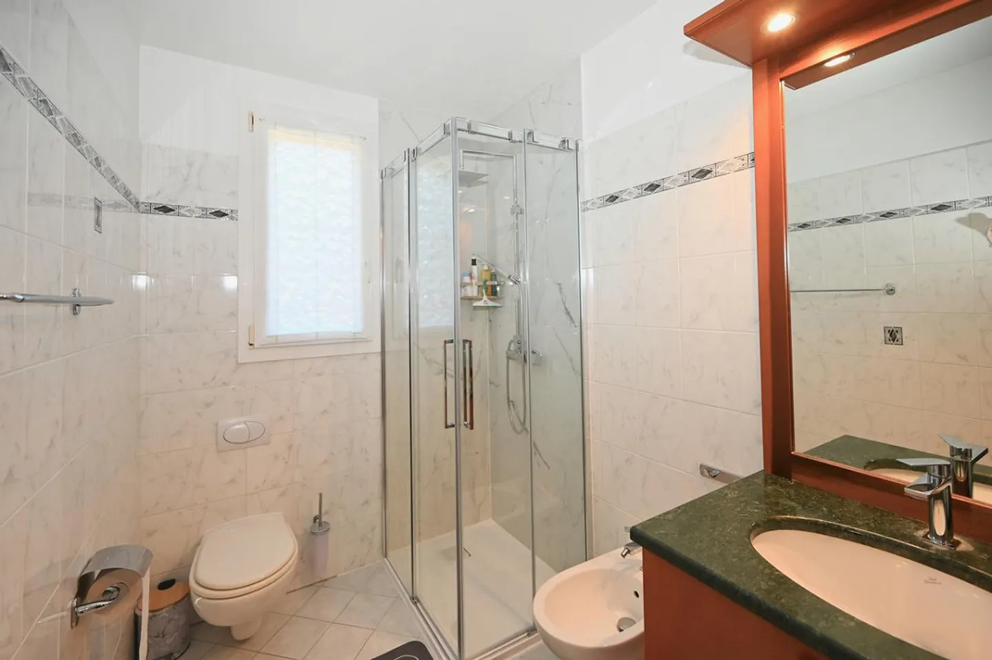 Villa Elegante con Vista Lago - Foto 21 di 27