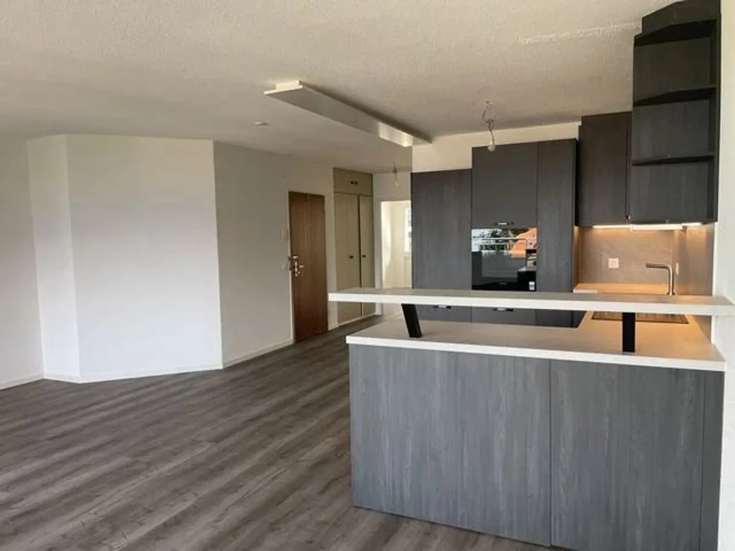 3.5-room apartment on the 3rd floor - Newly renovated - Photo 3 of 10
