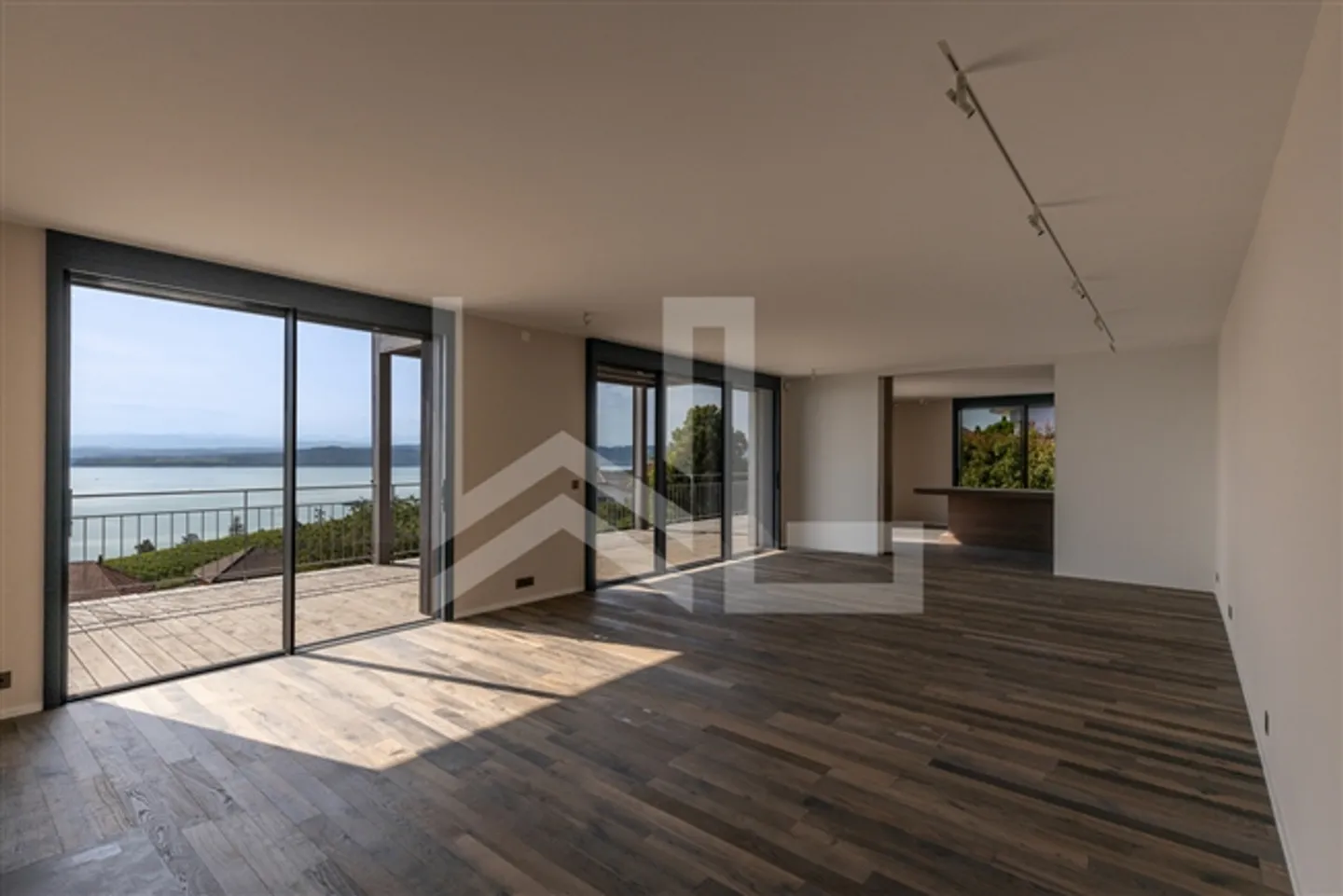 Stunning property with exceptional views of the lake and the Alps - Photo 4 of 13