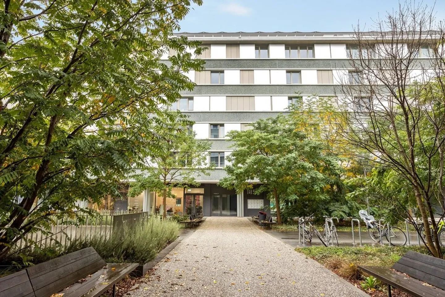 Are you looking for accommodation that is comfortable to live in, with parking? - Photo 1 of 11