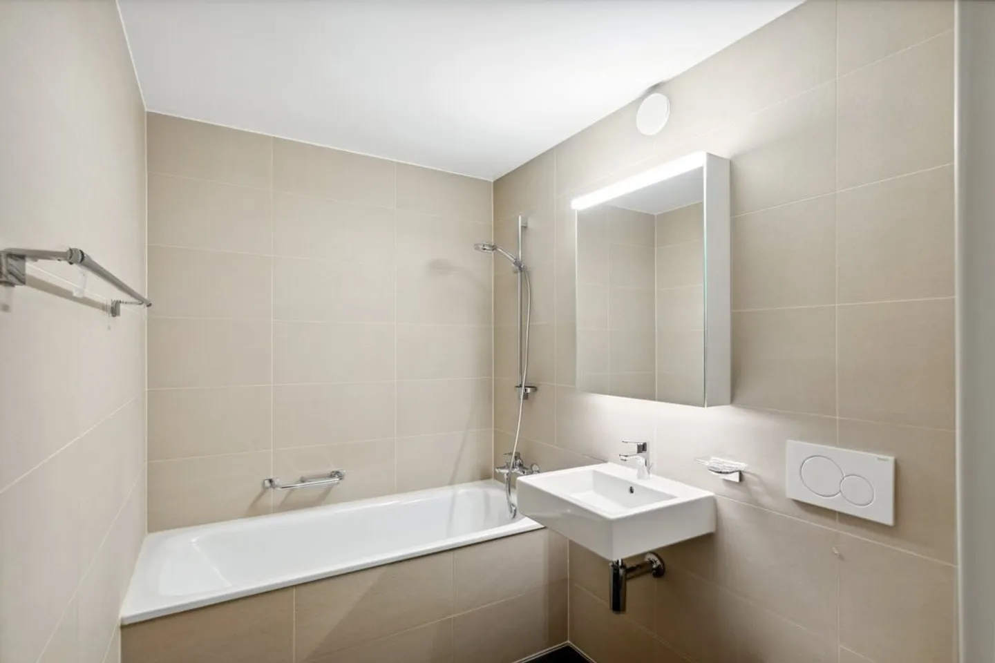 Are you looking for accommodation that is comfortable to live in, with parking? - Photo 8 of 11
