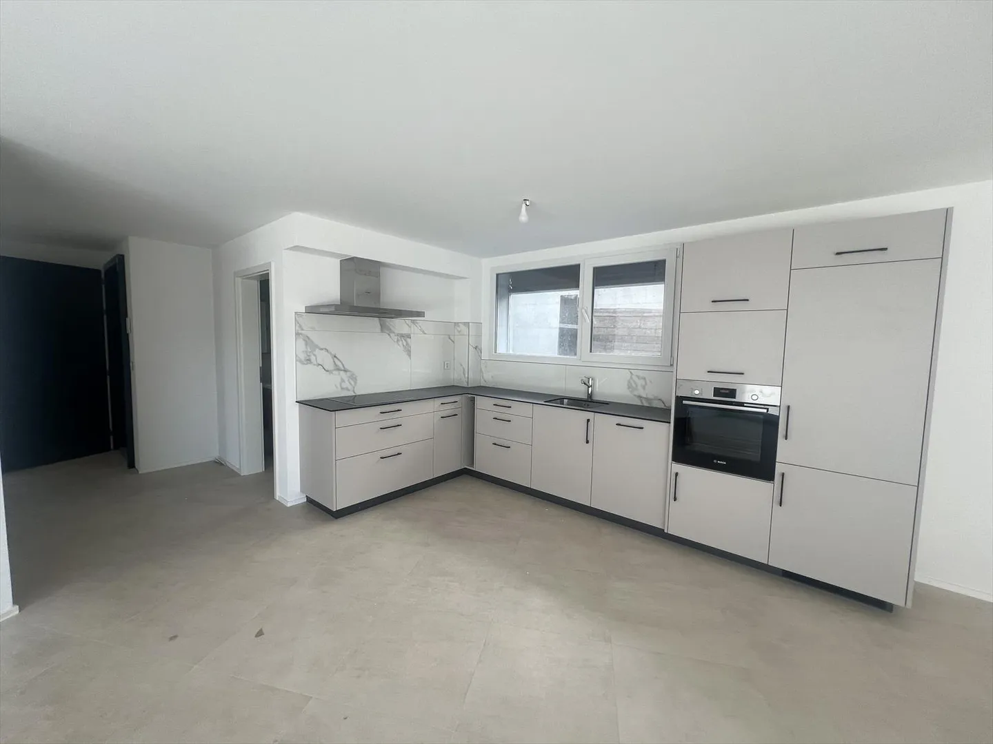4.5 Room Apartment - Photo 1 of 8