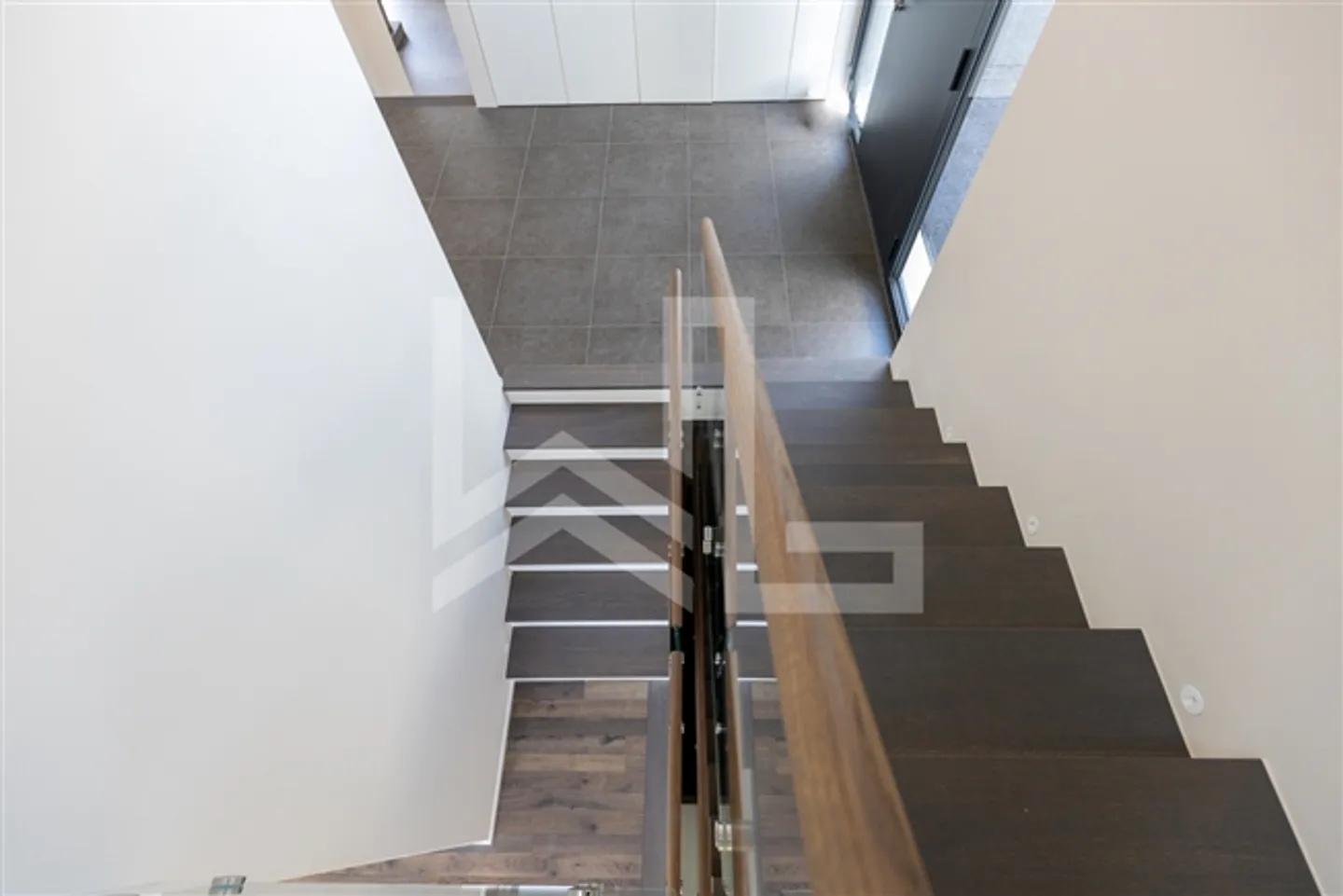 Stunning property with exceptional views of the lake and the Alps - Photo 9 of 13