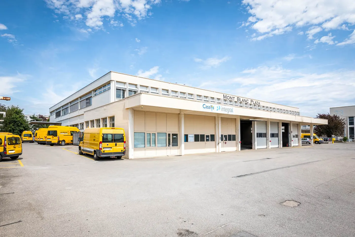 Studio / Commercial space of 57 m² for rent - very well located in Gland - Photo 2 of 4