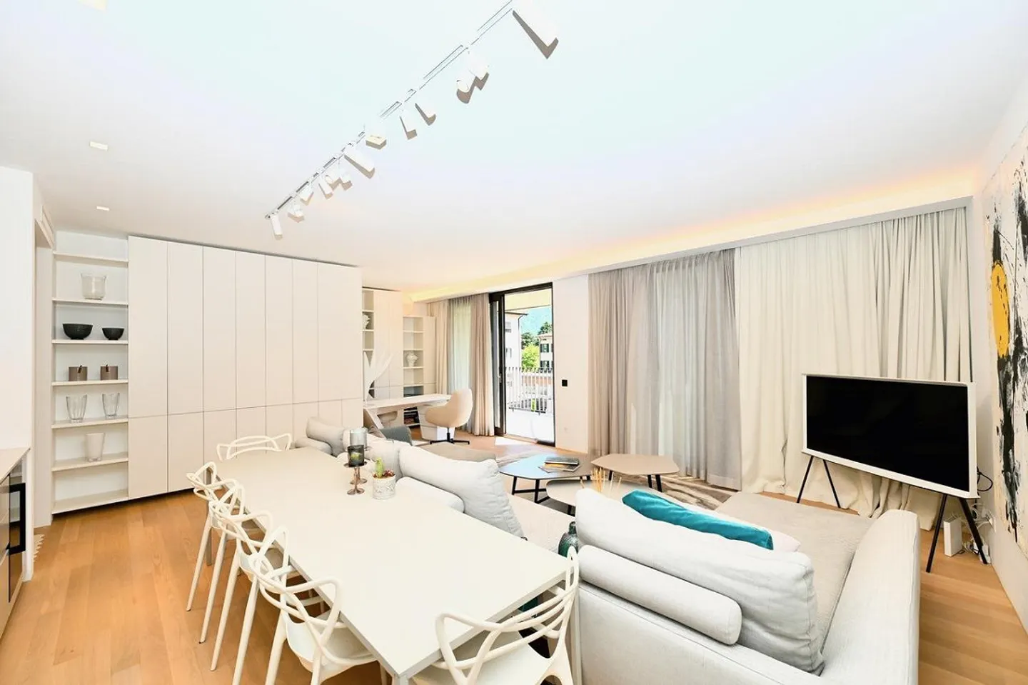 Refined Apartment in Central Location in Lugano - Photo 1 of 15