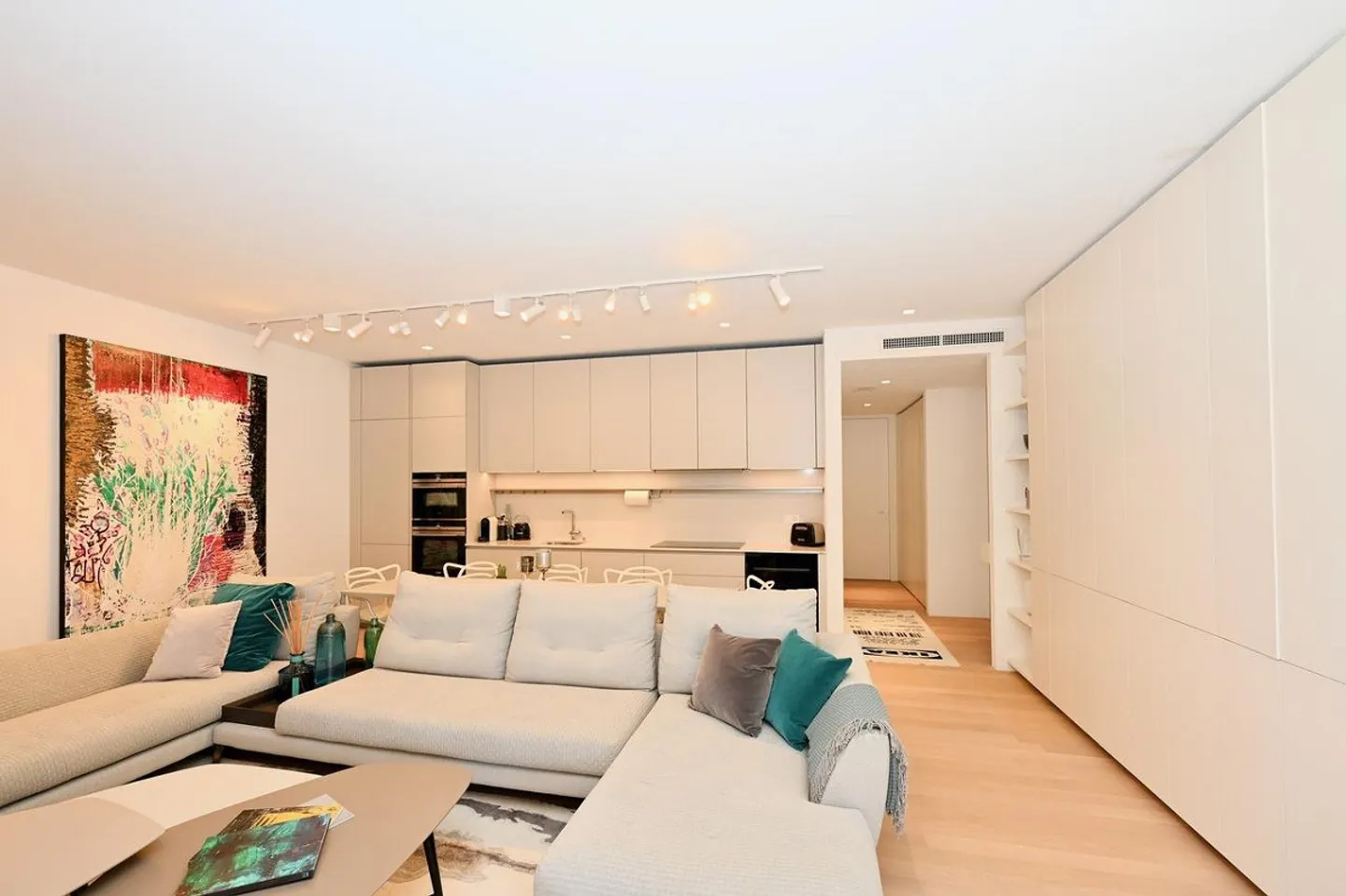 Refined Apartment in Central Location in Lugano - Photo 4 of 15