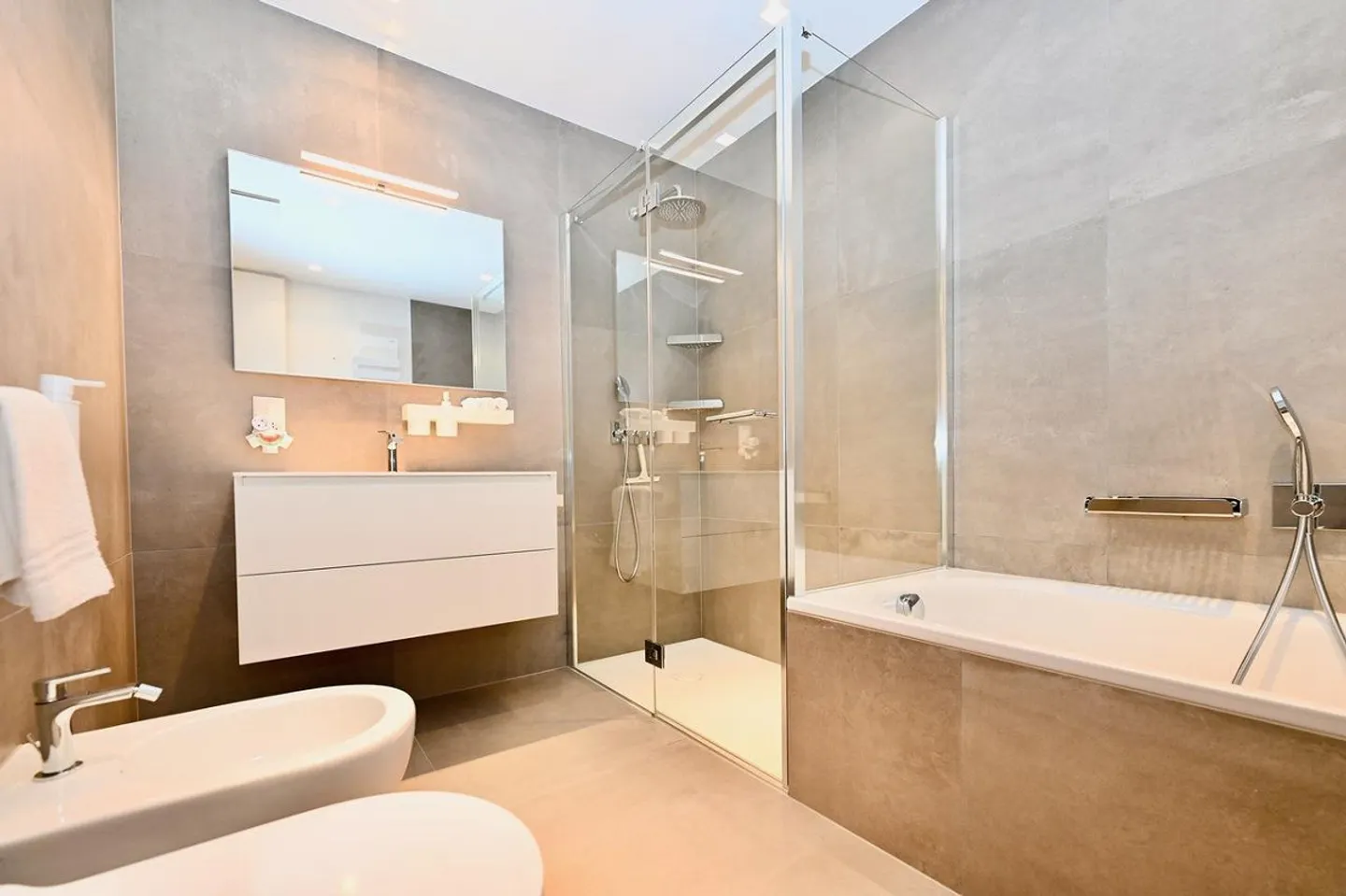 Refined Apartment in Central Location in Lugano - Photo 11 of 15