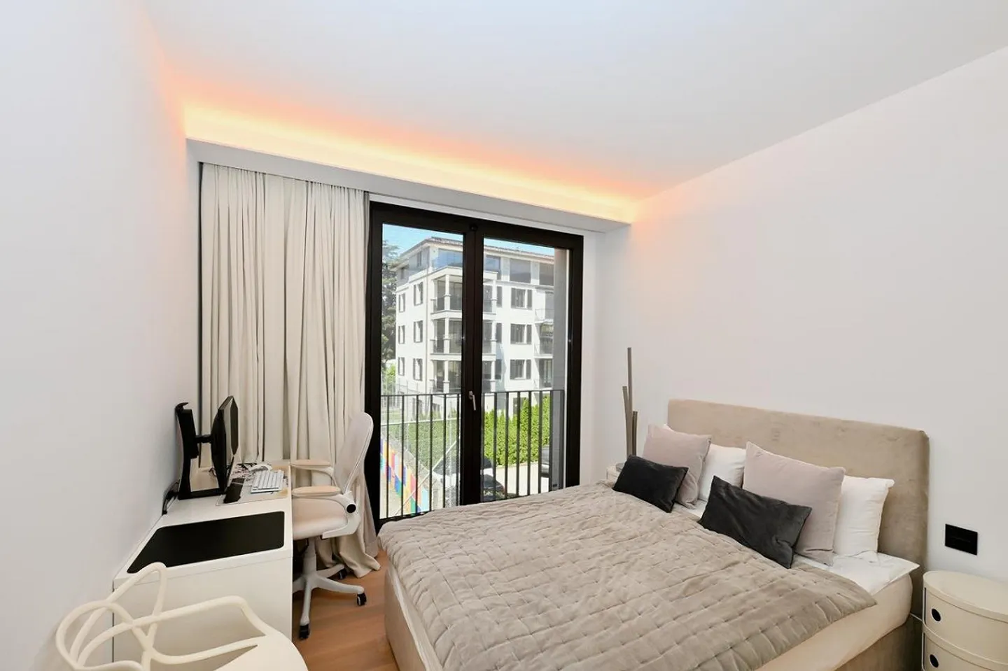 Refined Apartment in Central Location in Lugano - Photo 13 of 15