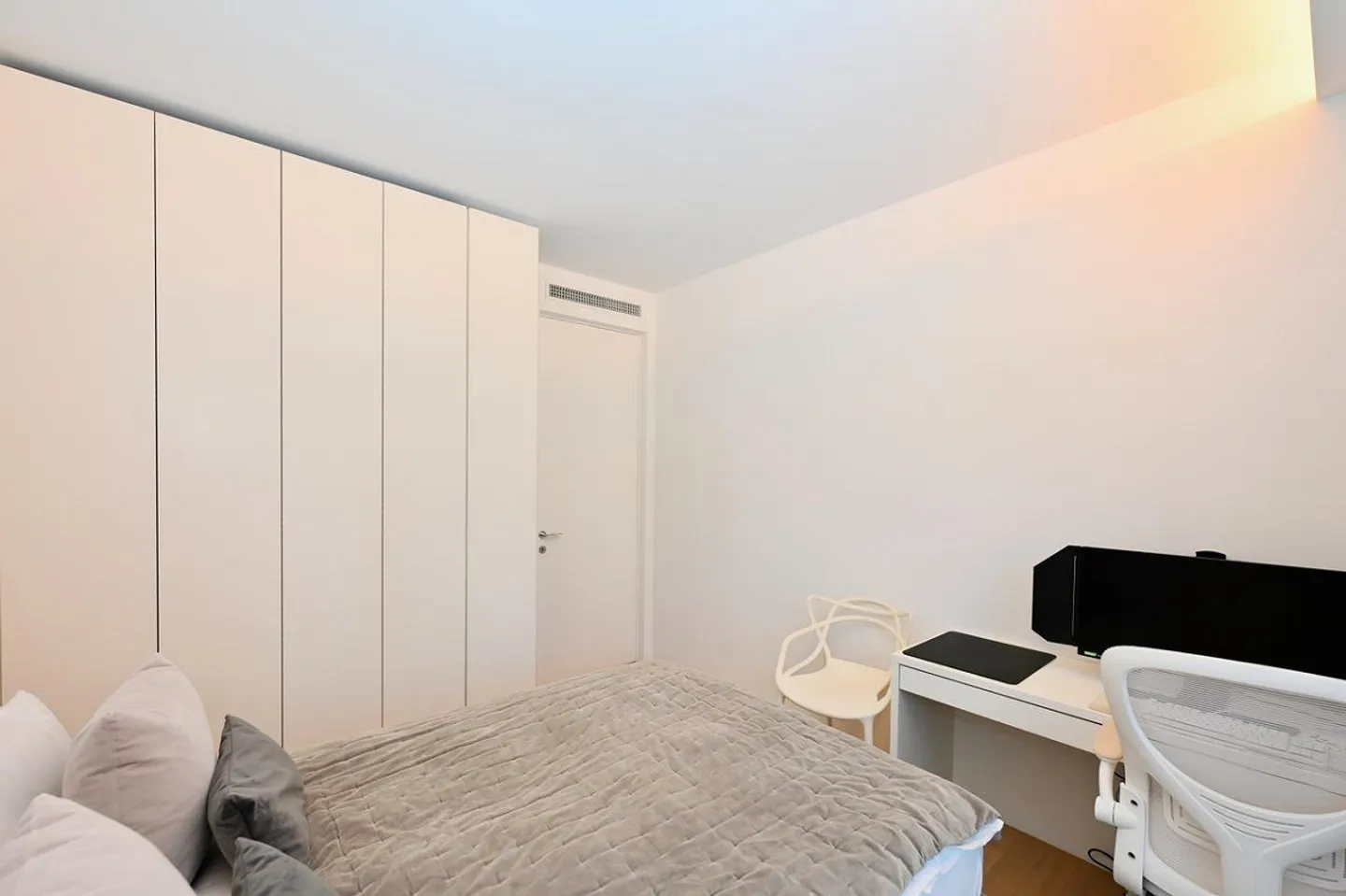 Refined Apartment in Central Location in Lugano - Photo 14 of 15
