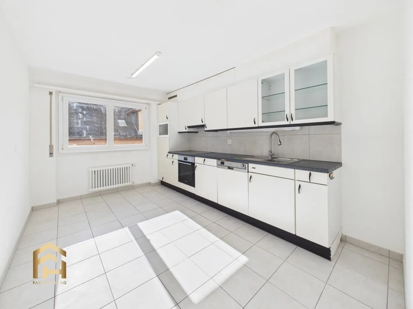 Attractive 3.5 Room City Apartment with Balcony and Plenty of Space - Photo 1 of 13