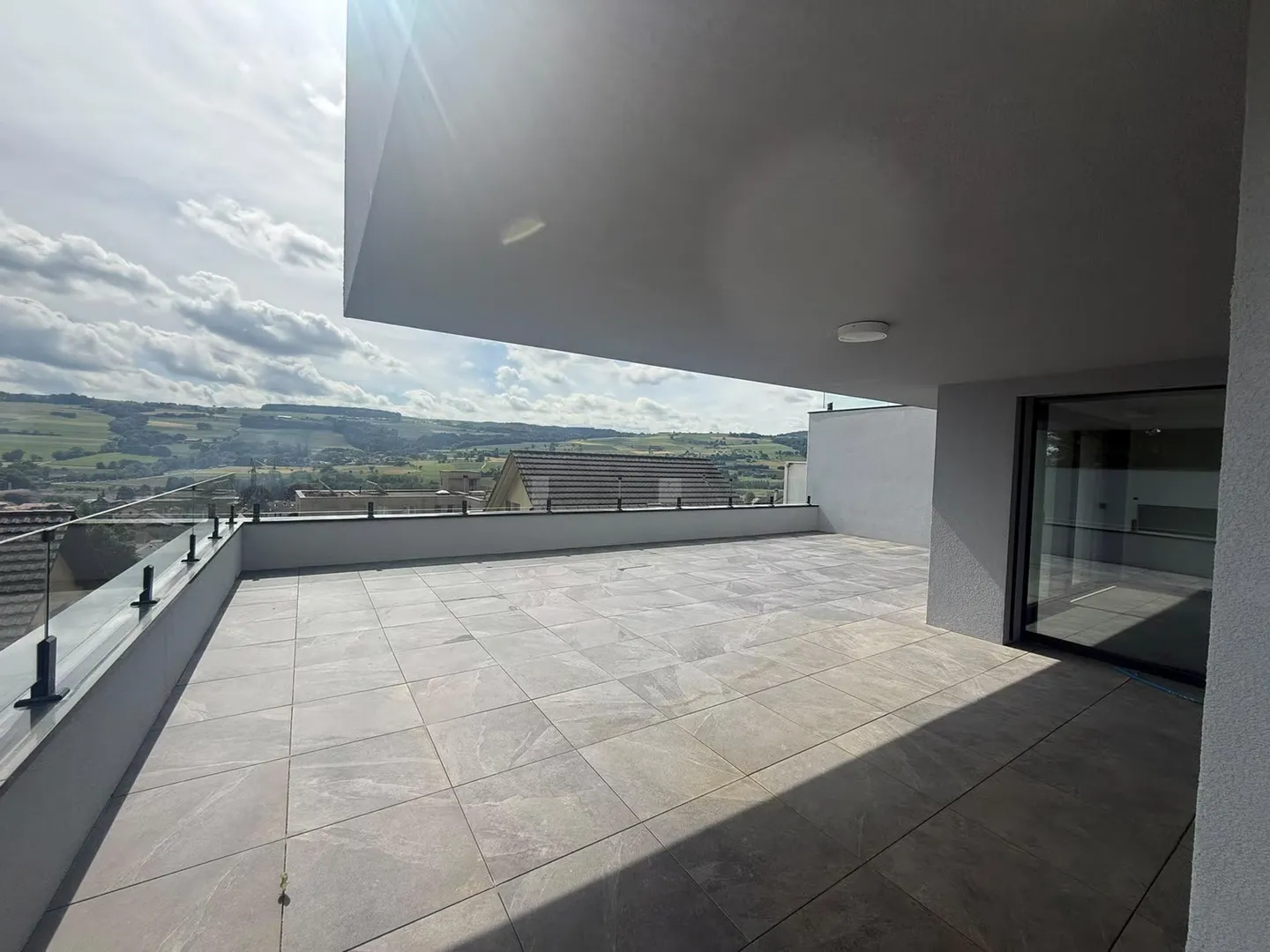 Villa moderne à deux familles de 180 m² à Lucens - vue dégagée à couper le souffle - Photo 8 sur 13