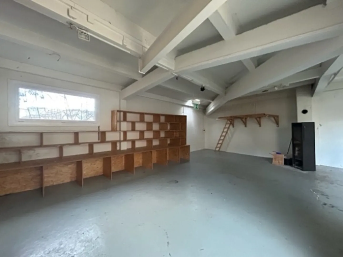 Deposit - Photo 3 of 5