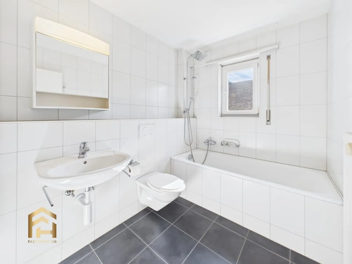 Attractive 3.5 Room City Apartment with Balcony and Plenty of Space - Photo 6 of 13