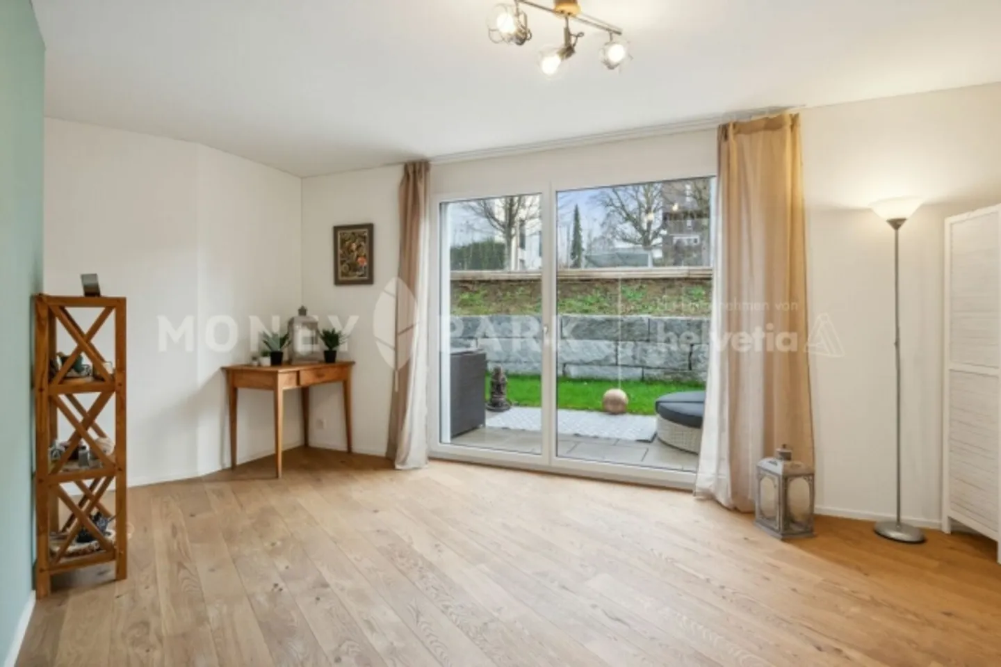 Appartamento giardino 3.5 locali quasi nuovo con giardino spazioso e area terrazza soleggiata - Foto 4 di 10