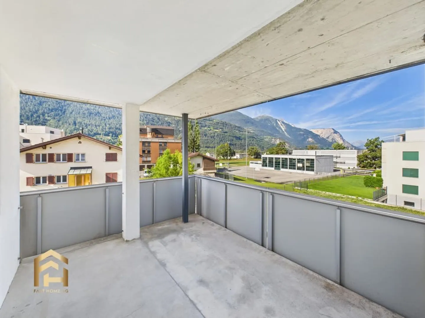 Attractive 3.5 Room City Apartment with Balcony and Plenty of Space - Photo 7 of 13