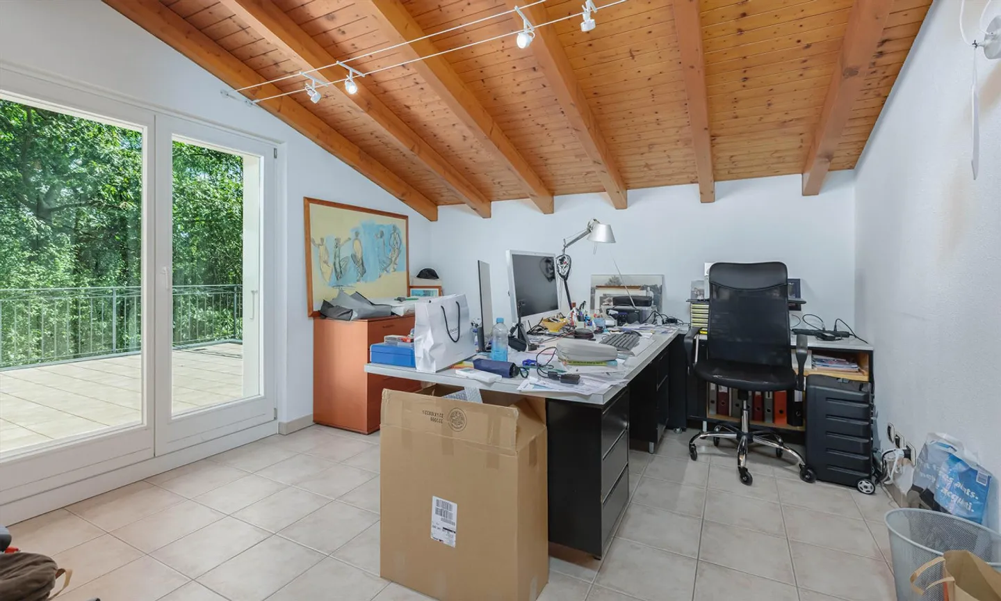 VILLA SINGLE/DOUBLE FAMILY HOUSE 7.5 ROOMS WITH LAKE VIEW IN THE LUGANO AREA - Photo 5 of 9