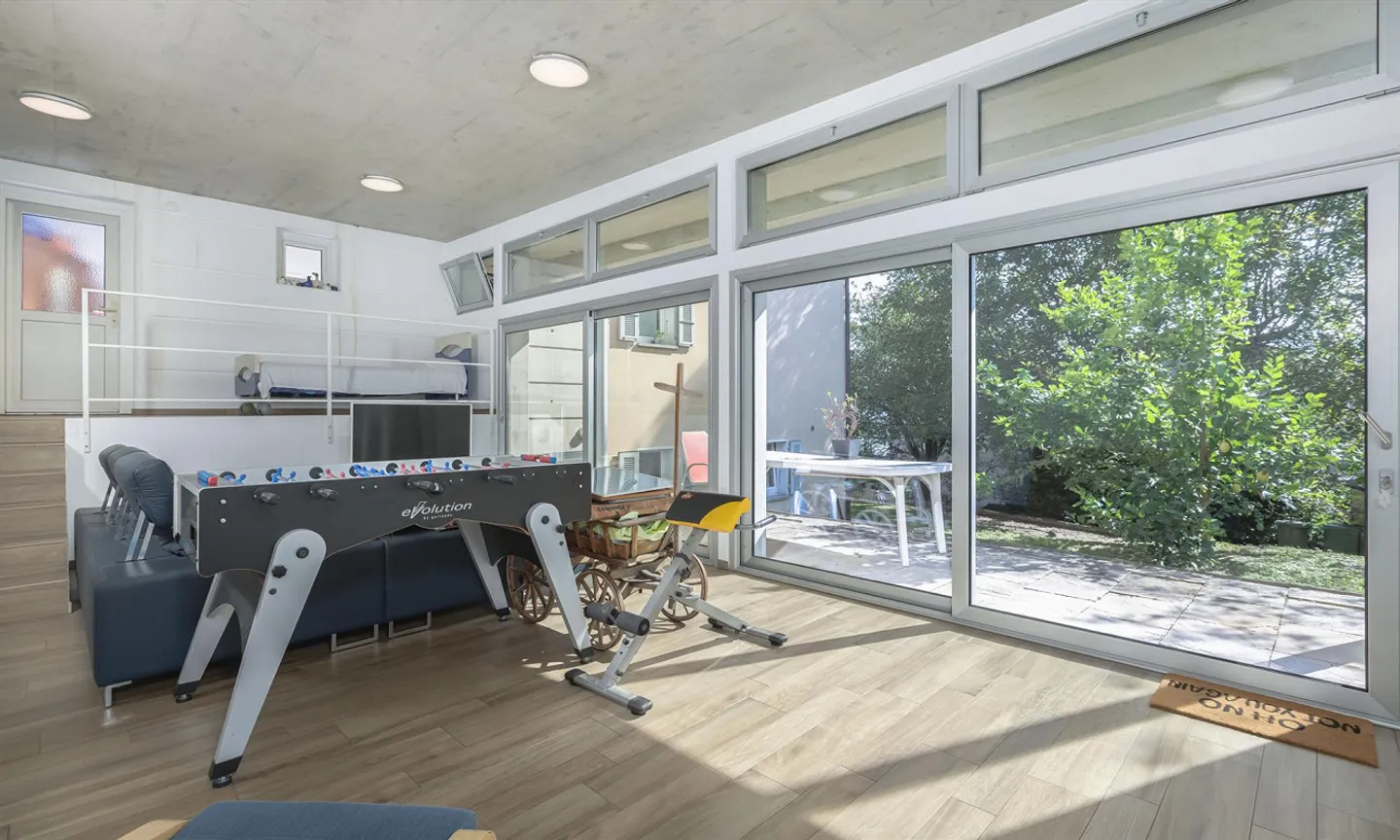 VILLA SINGLE/DOUBLE FAMILY HOUSE 7.5 ROOMS WITH LAKE VIEW IN THE LUGANO AREA - Photo 8 of 9