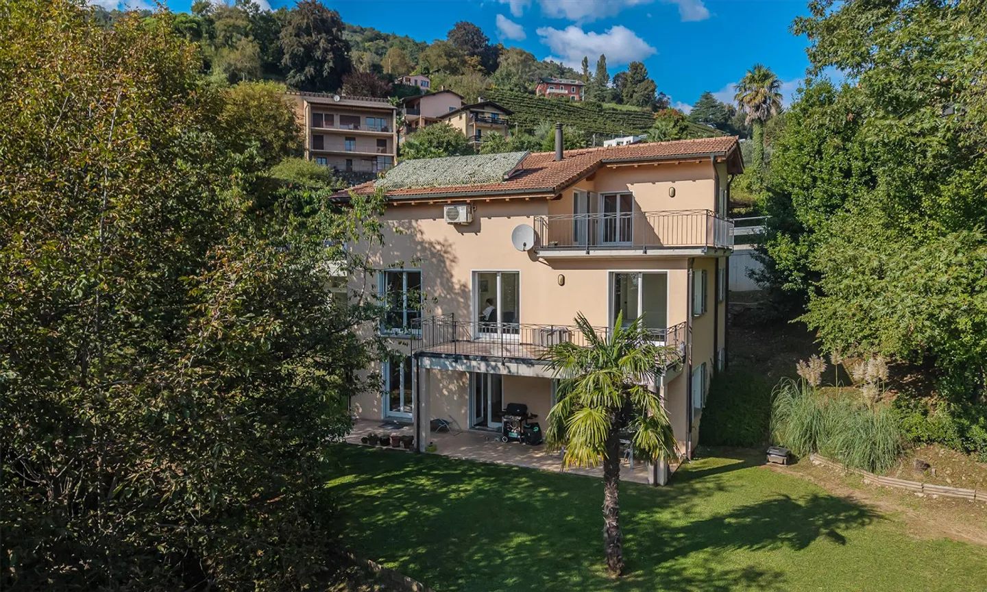 VILLA SINGLE/DOUBLE FAMILY HOUSE 7.5 ROOMS WITH LAKE VIEW IN THE LUGANO AREA - Photo 9 of 9