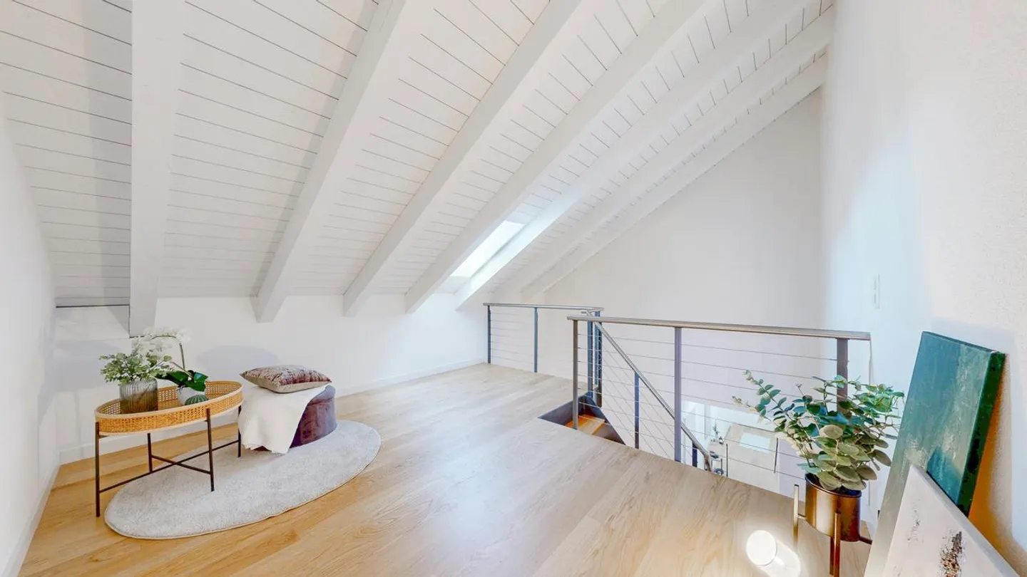 Charming Duplex Apartment - Photo 8 of 11