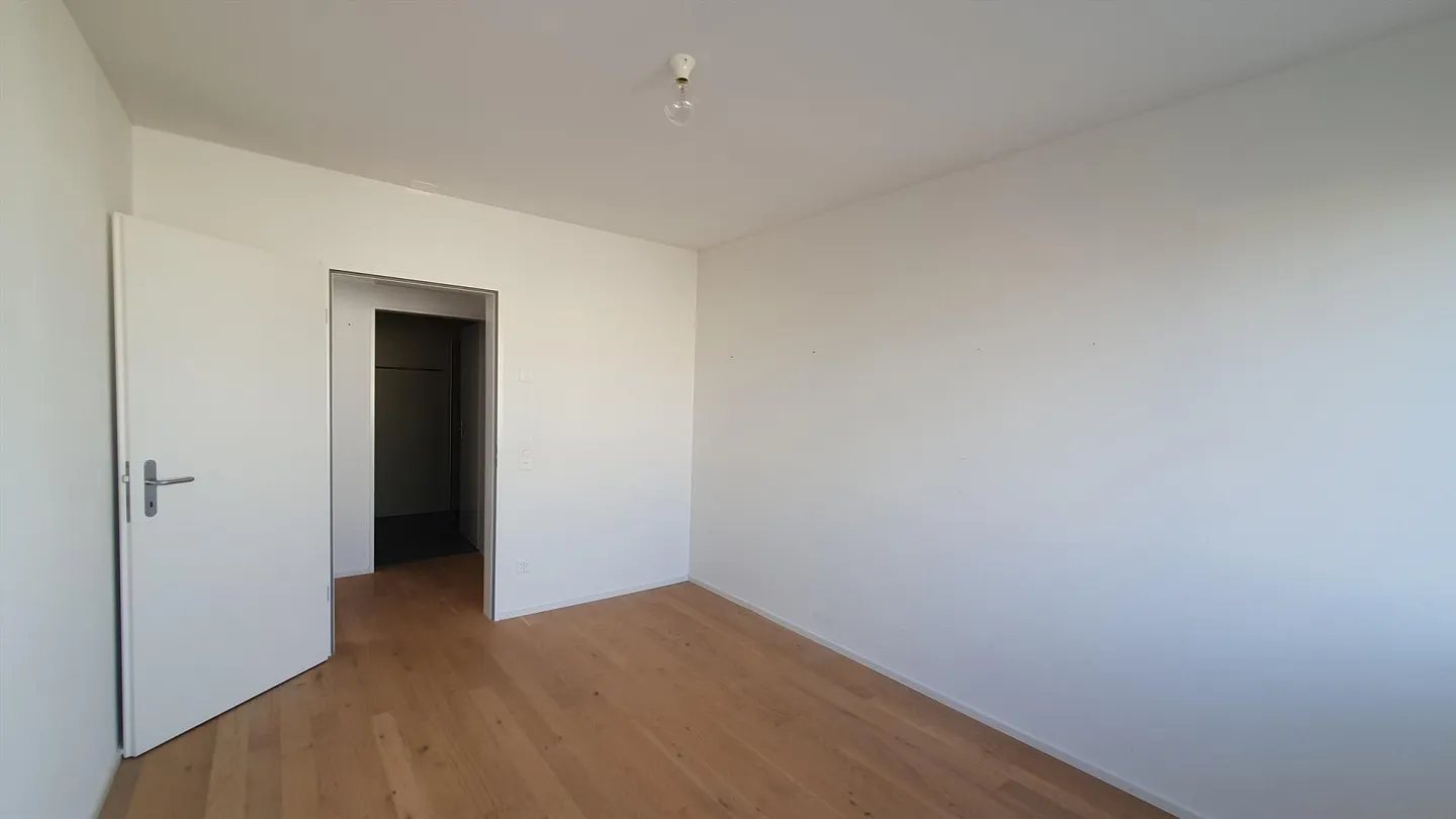 Moderne 4.5-Zimmer-Eigentumswohnung in Schul- und Seenähe - Foto 6 von 11