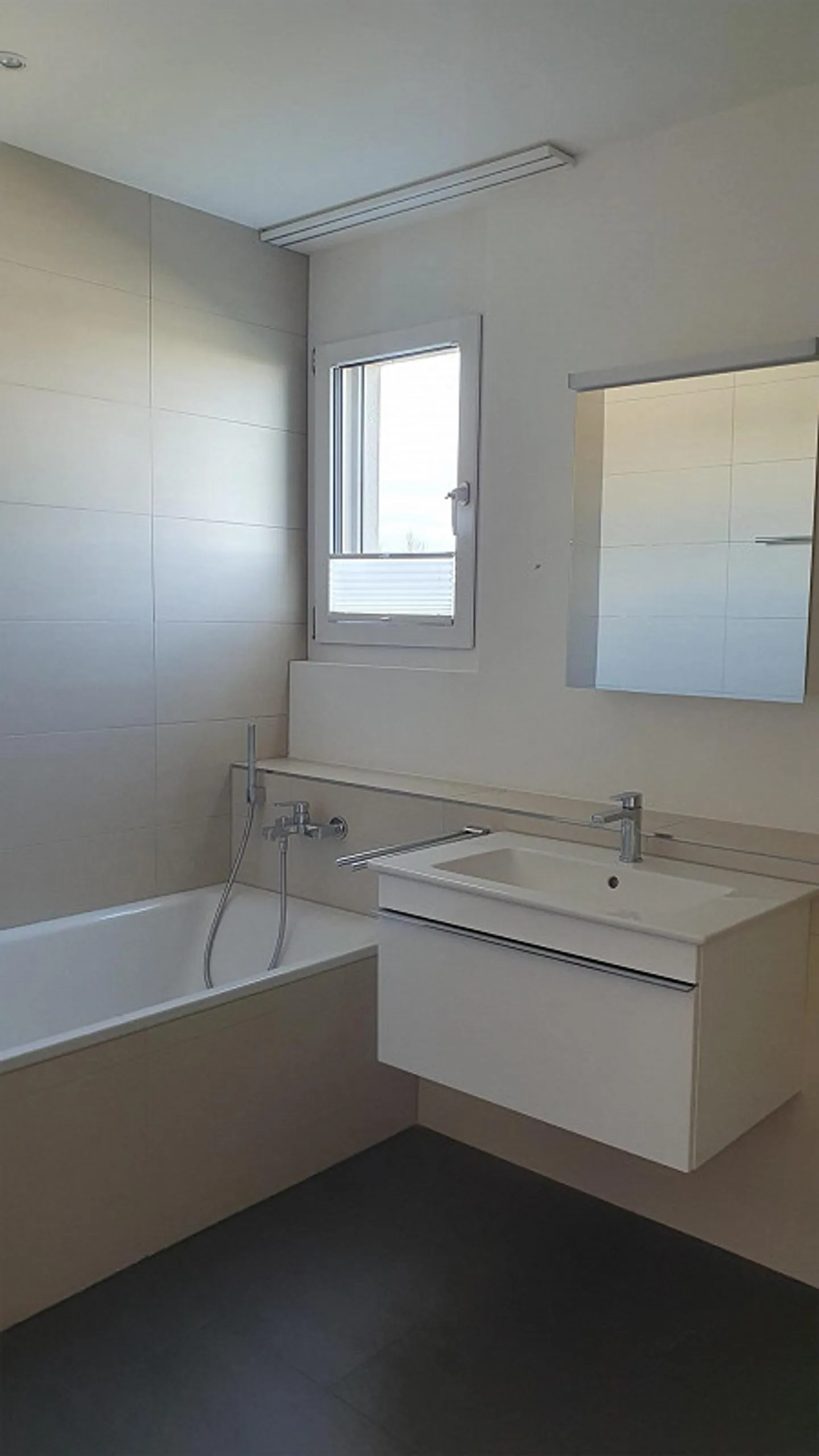 Moderne 4.5-Zimmer-Eigentumswohnung in Schul- und Seenähe - Foto 9 von 11