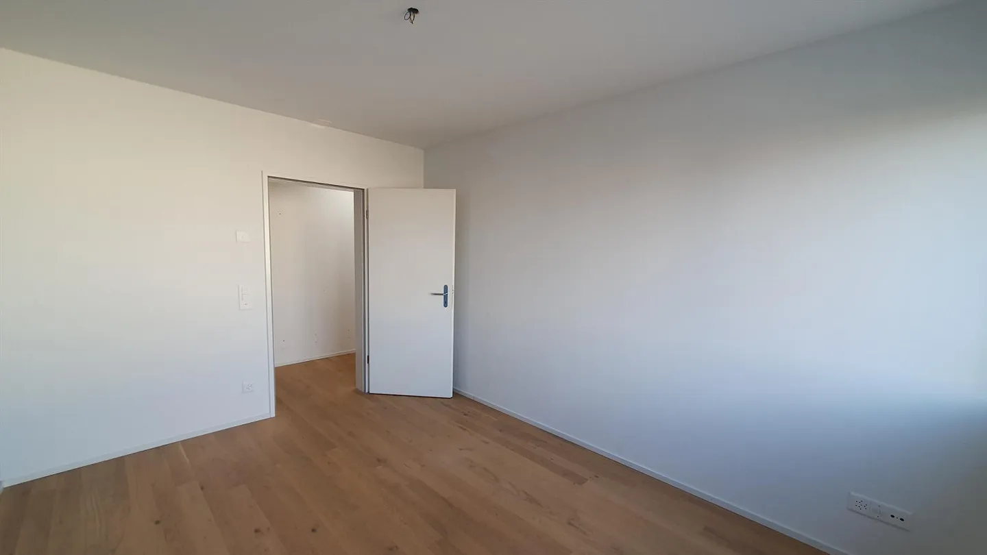 Moderne 4.5-Zimmer-Eigentumswohnung in Schul- und Seenähe - Foto 5 von 11