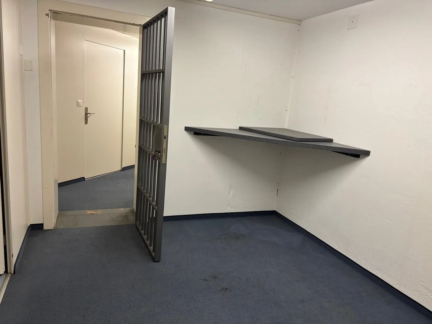 Espace de stockage en deux parties au centre de Herisau - Photo 4 sur 5