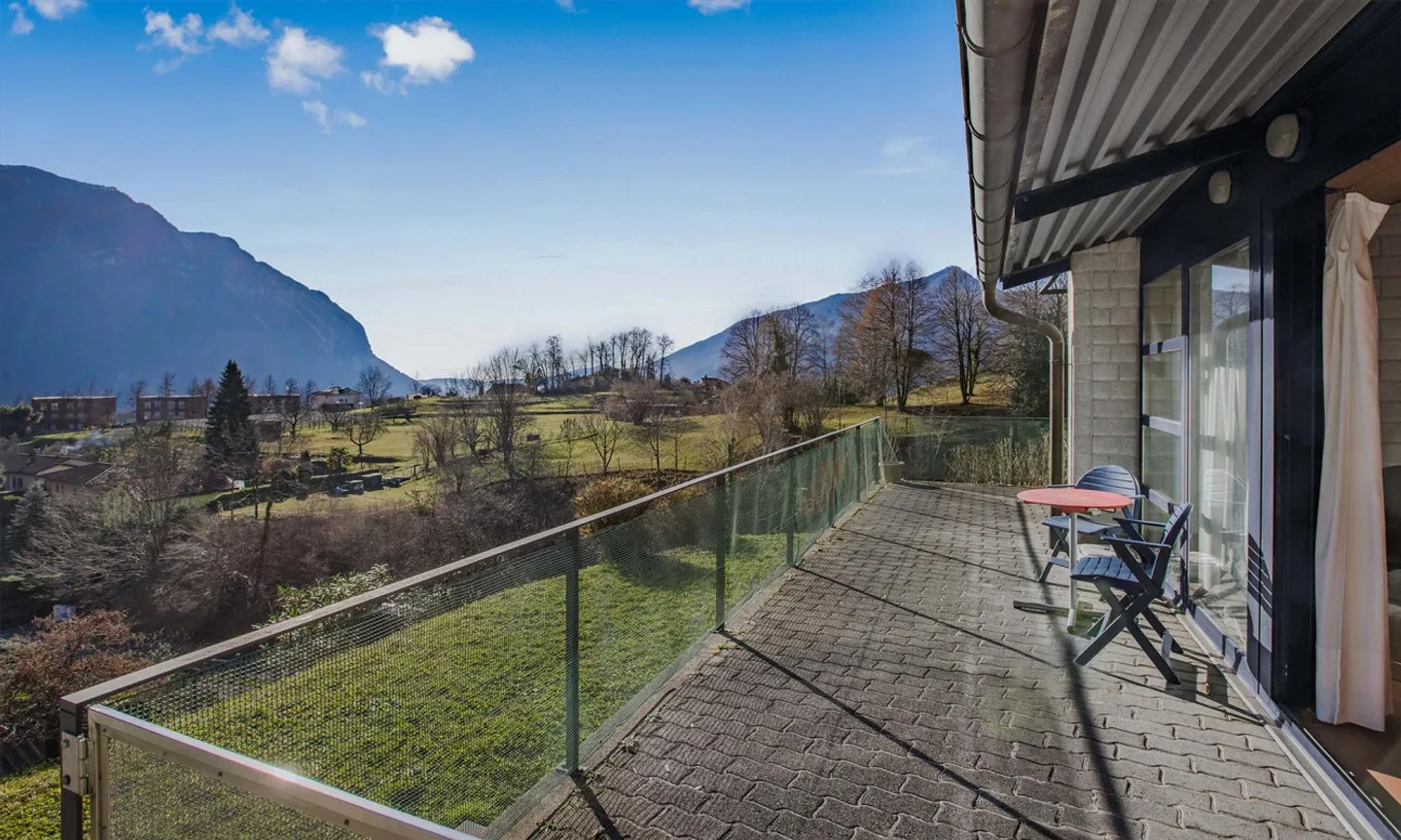 Grande villa bifamiliale en emplacement panoramique à Rovio - Photo 2 sur 9