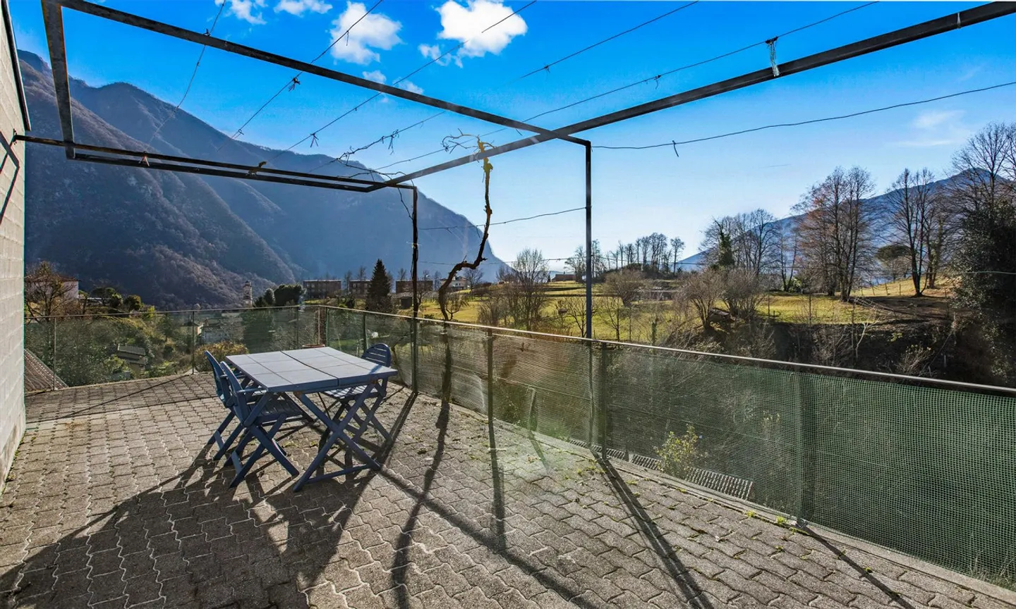 Grande villa bifamiliale en emplacement panoramique à Rovio - Photo 5 sur 9