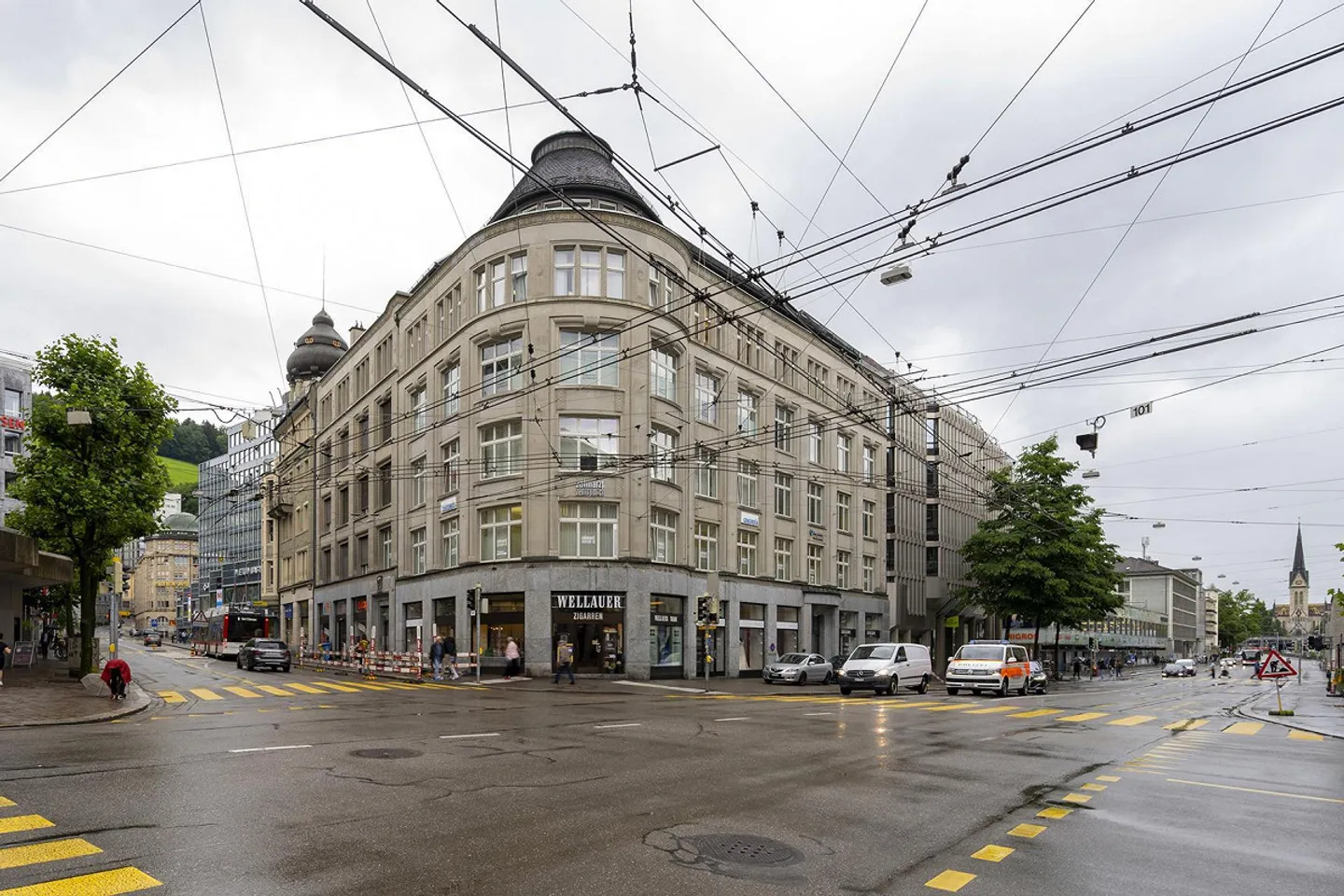 Emplacement idéal À quelques pas de la gare principale - Photo 1 sur 5