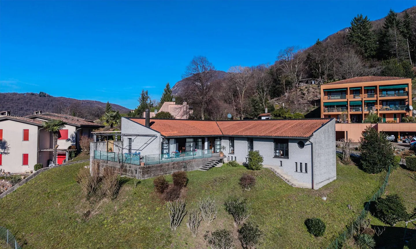 Grande villa bifamiliale en emplacement panoramique à Rovio - Photo 8 sur 9