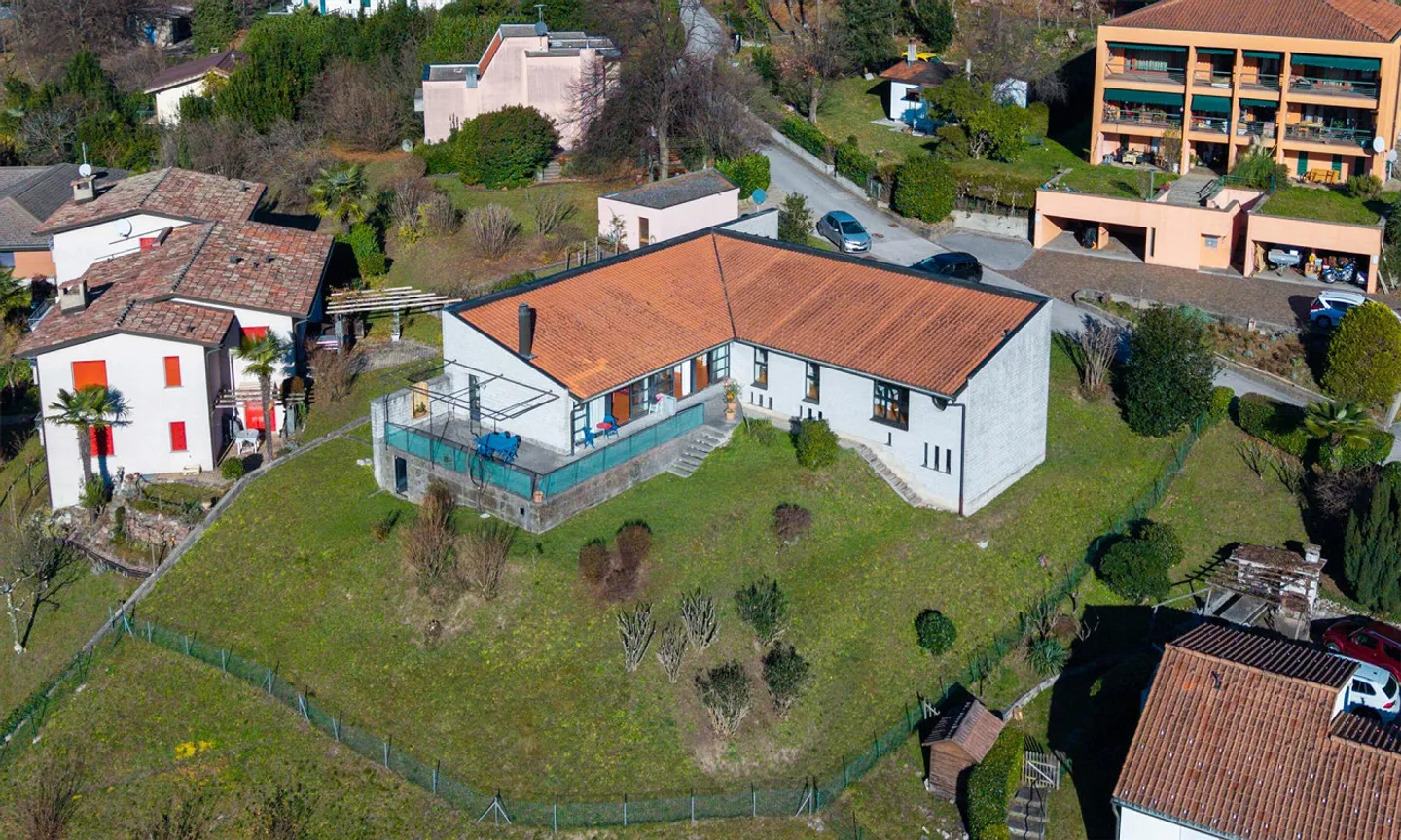 Grande villa bifamiliale en emplacement panoramique à Rovio - Photo 9 sur 9