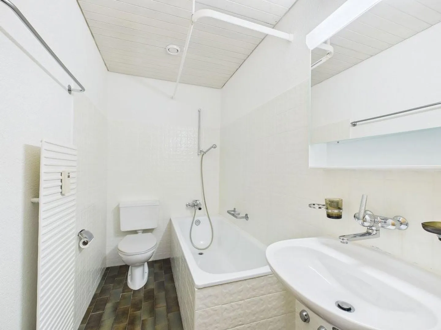 Cozy 3.5-Room Attic Apartment - Photo 6 of 10