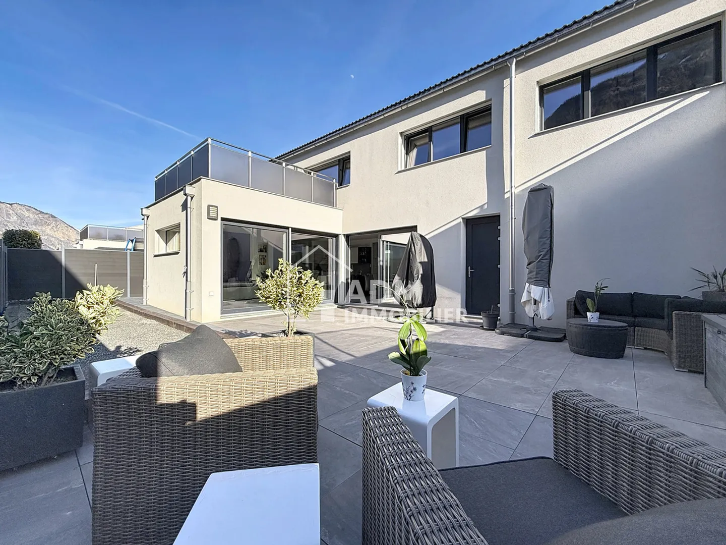 Saillon, contemporary house with 4.5 rooms and landscaped exteriors - Photo 1 of 17