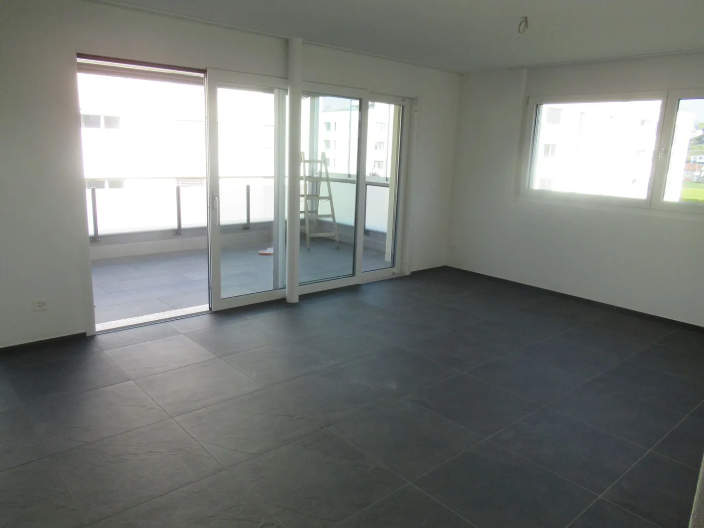 Spacious 3.5 Room Apartment - Photo 2 of 15