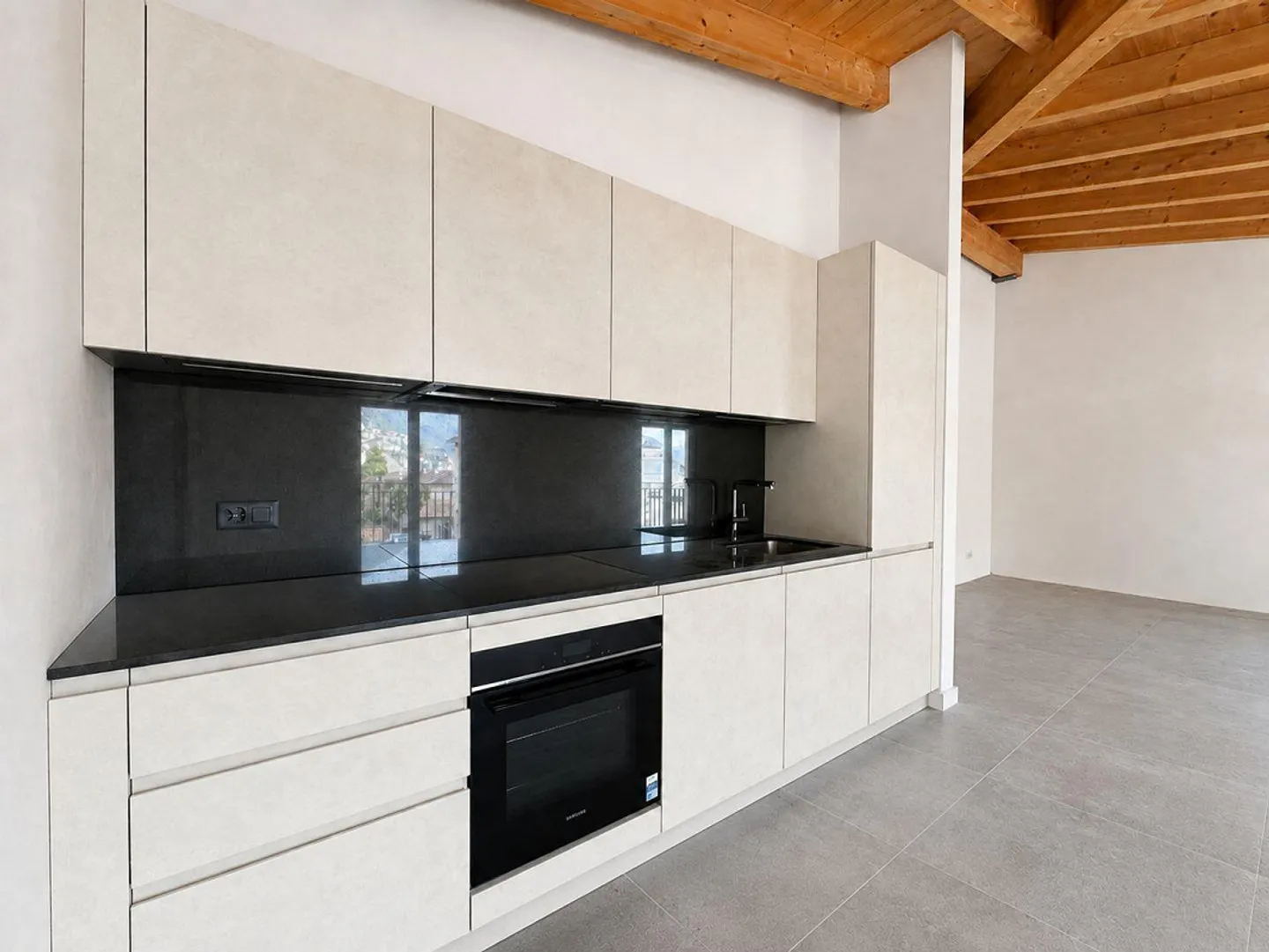 2,5-Zimmer-Wohnung mit viel Licht und freiem Ausblick in Brissago zu verkaufen – Casa Sorriso - Foto 3 von 9