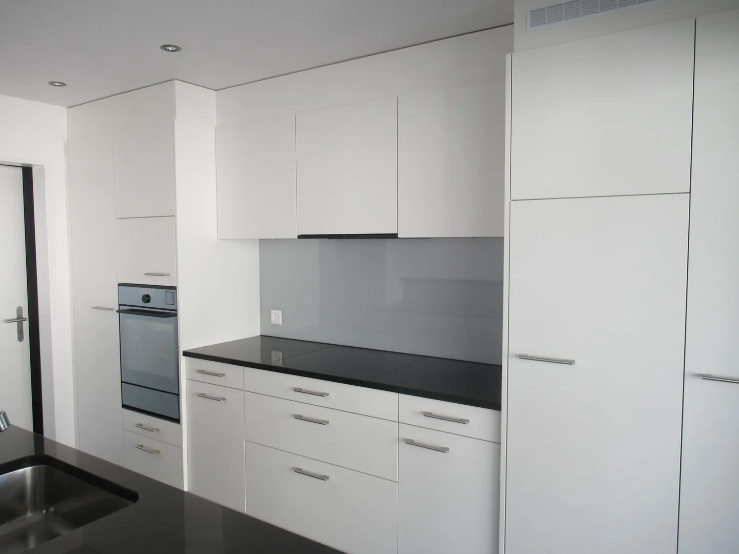 Spacious 3.5 Room Apartment - Photo 4 of 15