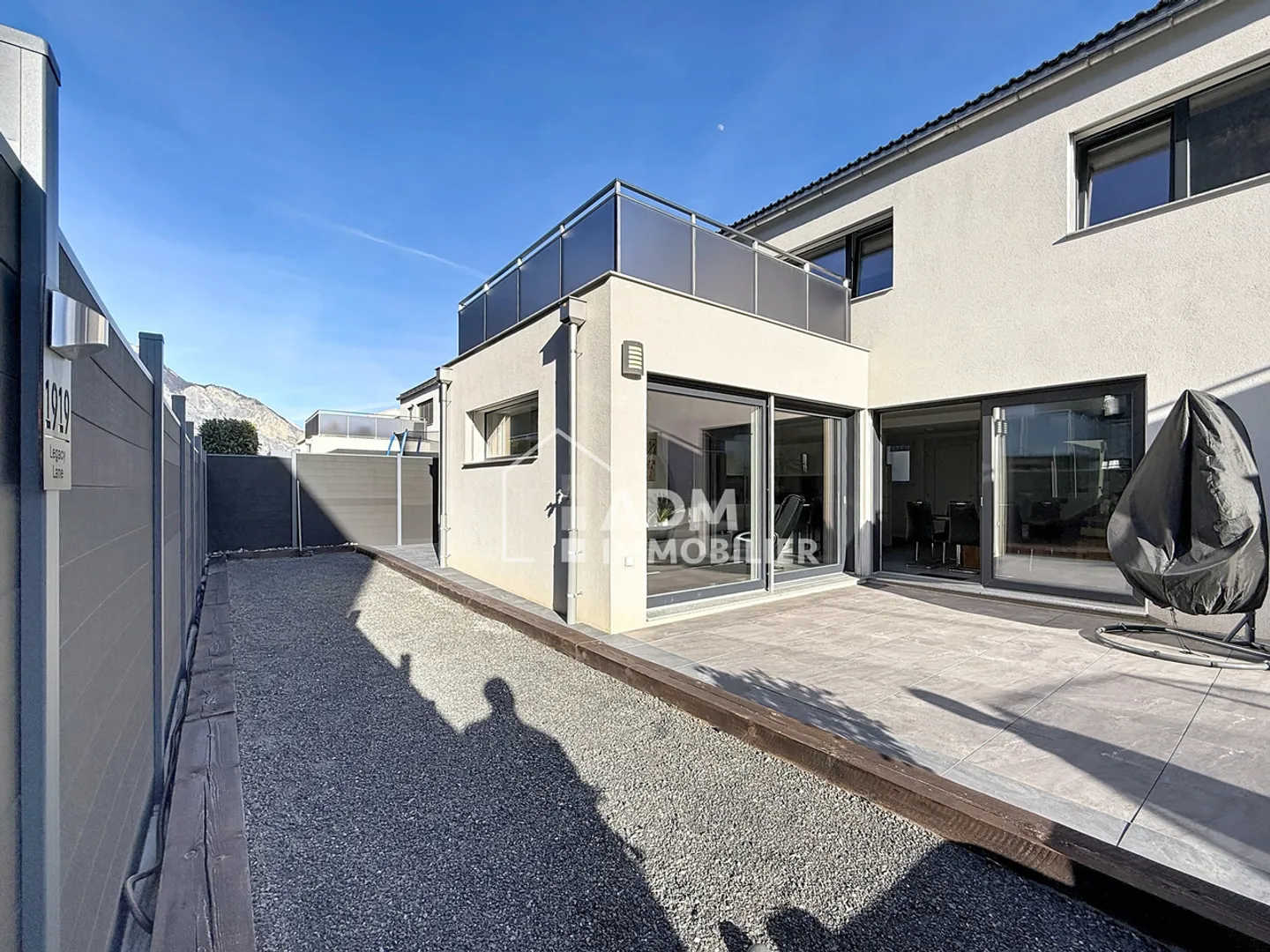 Saillon, contemporary house with 4.5 rooms and landscaped exteriors - Photo 15 of 17
