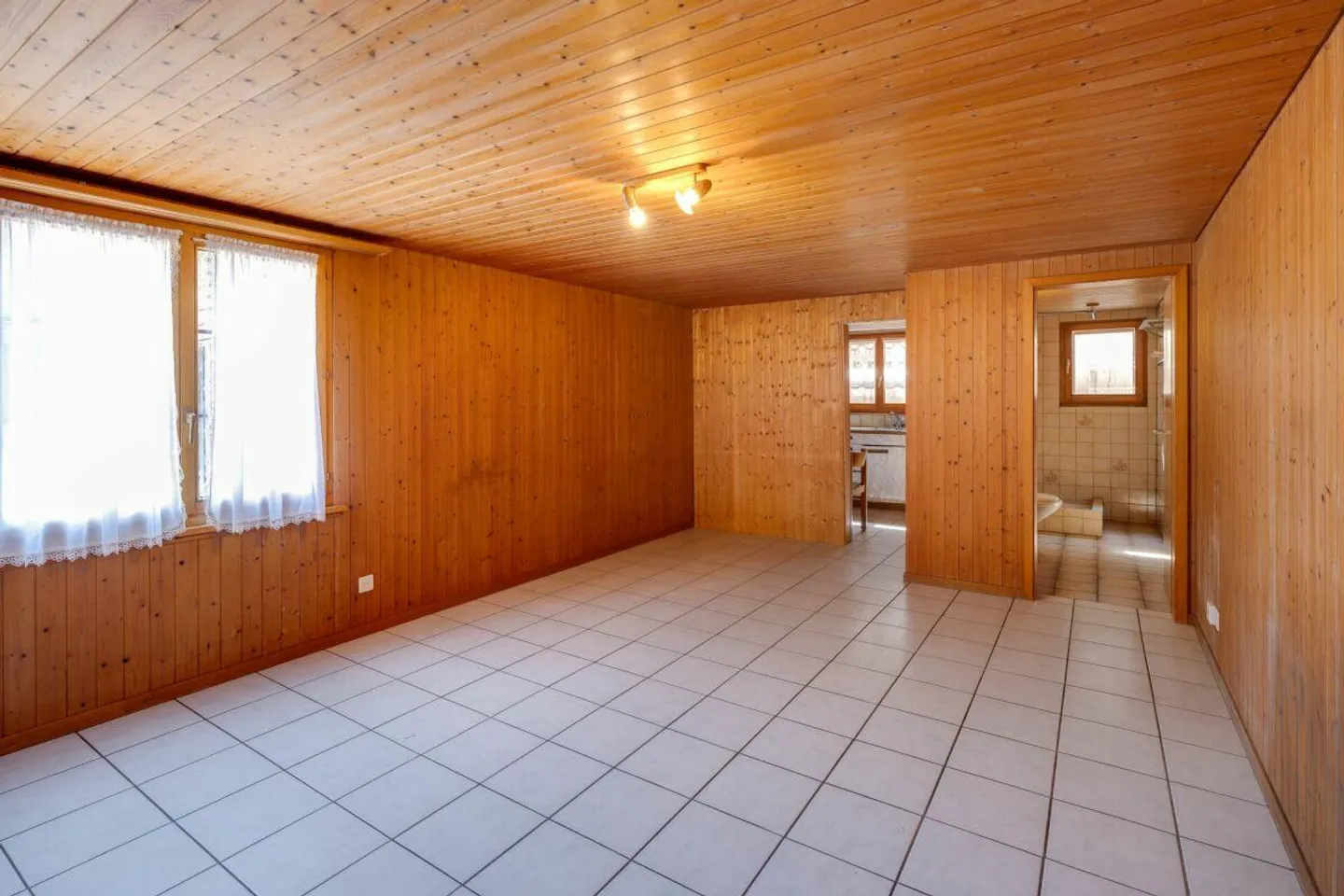 4.5-Room Single-Family House with Studio Apartment - Photo 11 of 14