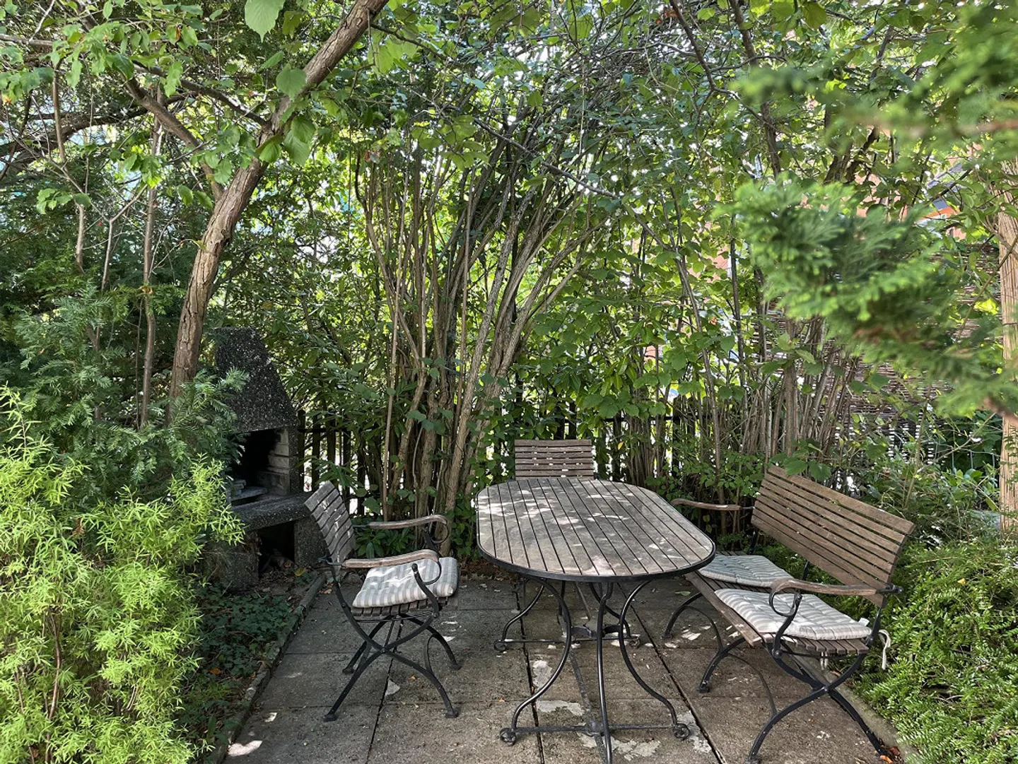 Living like in your own house: private garden, fireplace and old building charm - Photo 10 of 11