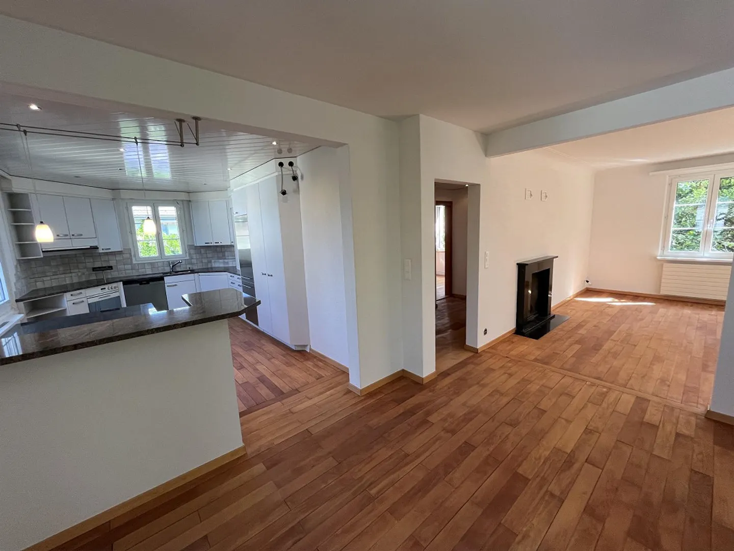 Living like in your own house: private garden, fireplace and old building charm - Photo 4 of 11
