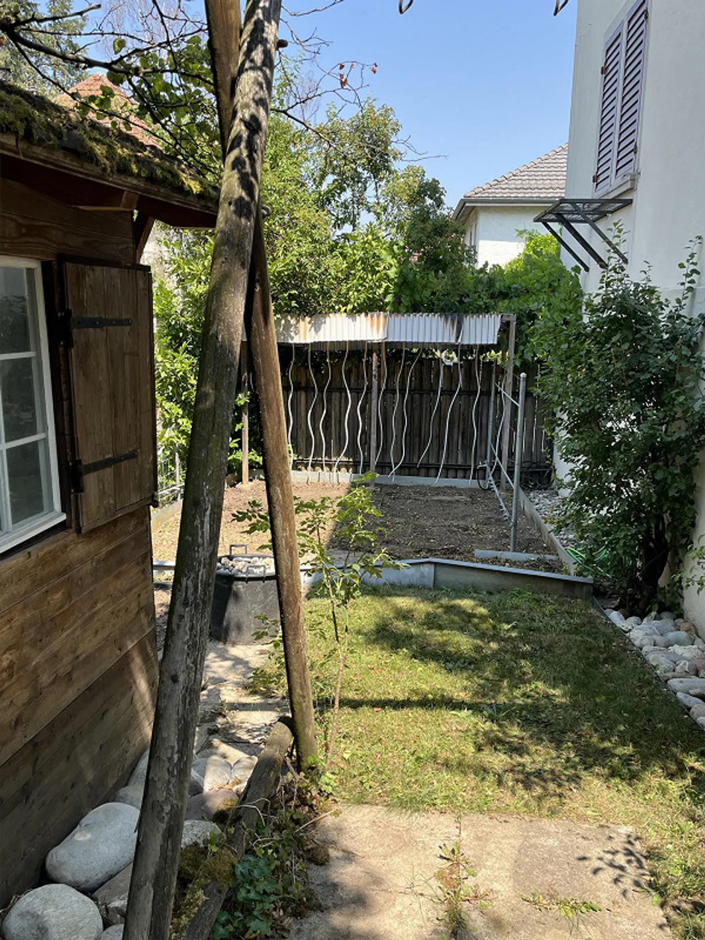 Living like in your own house: private garden, fireplace and old building charm - Photo 9 of 11