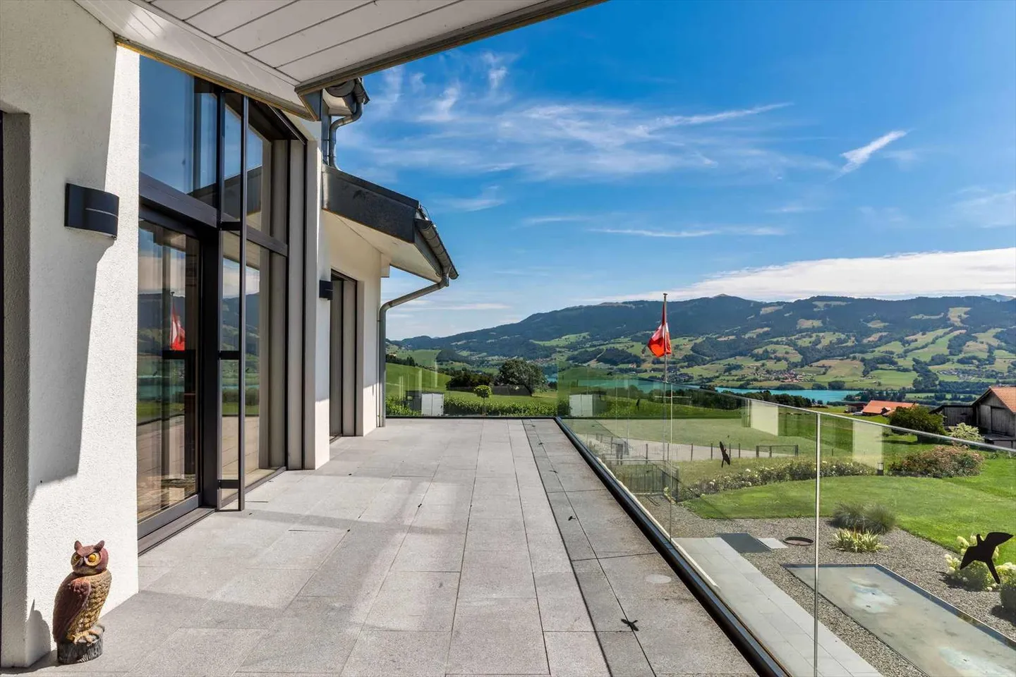 Divine 10-Room Property with Stunning Views of the Freiburg Pre-Alps for Sale in Sorens (Gruyère) - Photo 4 of 13