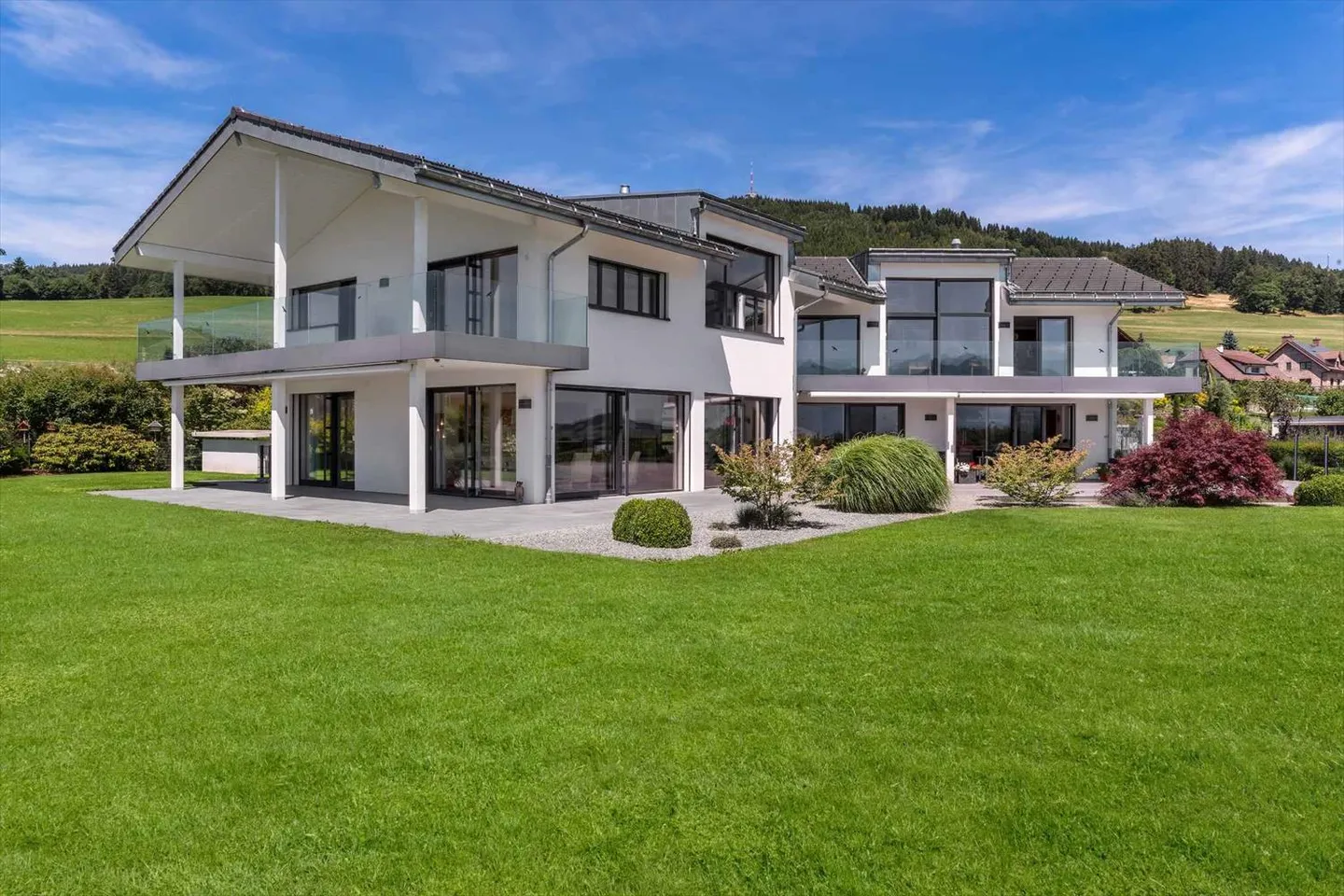 Divine 10-Room Property with Stunning Views of the Freiburg Pre-Alps for Sale in Sorens (Gruyère) - Photo 6 of 13