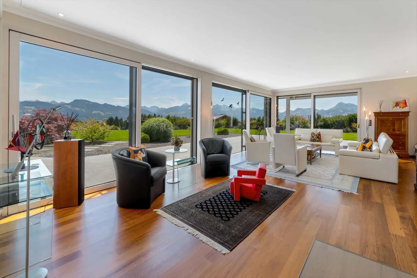 Divine 10-Room Property with Stunning Views of the Freiburg Pre-Alps for Sale in Sorens (Gruyère) - Photo 9 of 13