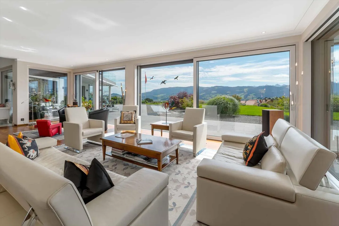 Divine 10-Room Property with Stunning Views of the Freiburg Pre-Alps for Sale in Sorens (Gruyère) - Photo 11 of 13